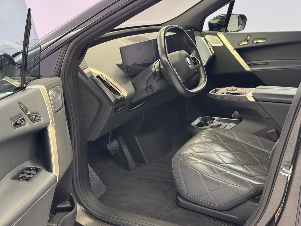 iX I20 xDrive40