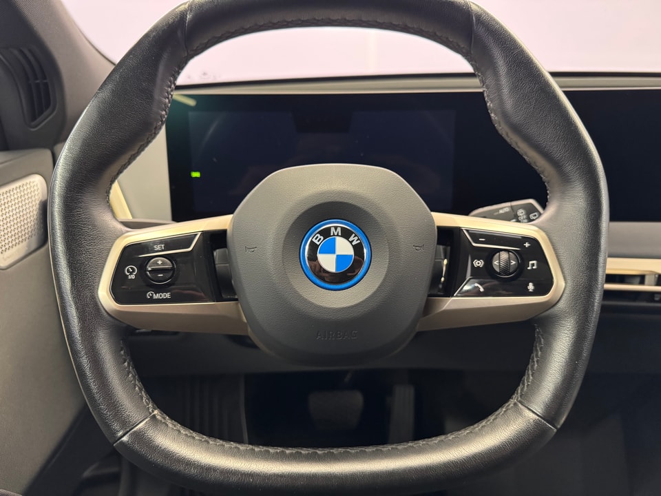 iX I20 xDrive40