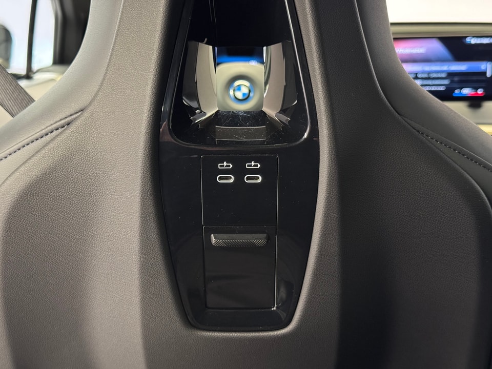 iX I20 xDrive40