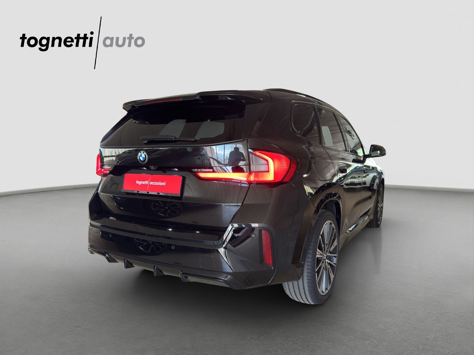 BMW X1 xDrive 23i 48V M Sport-showroom-element-3