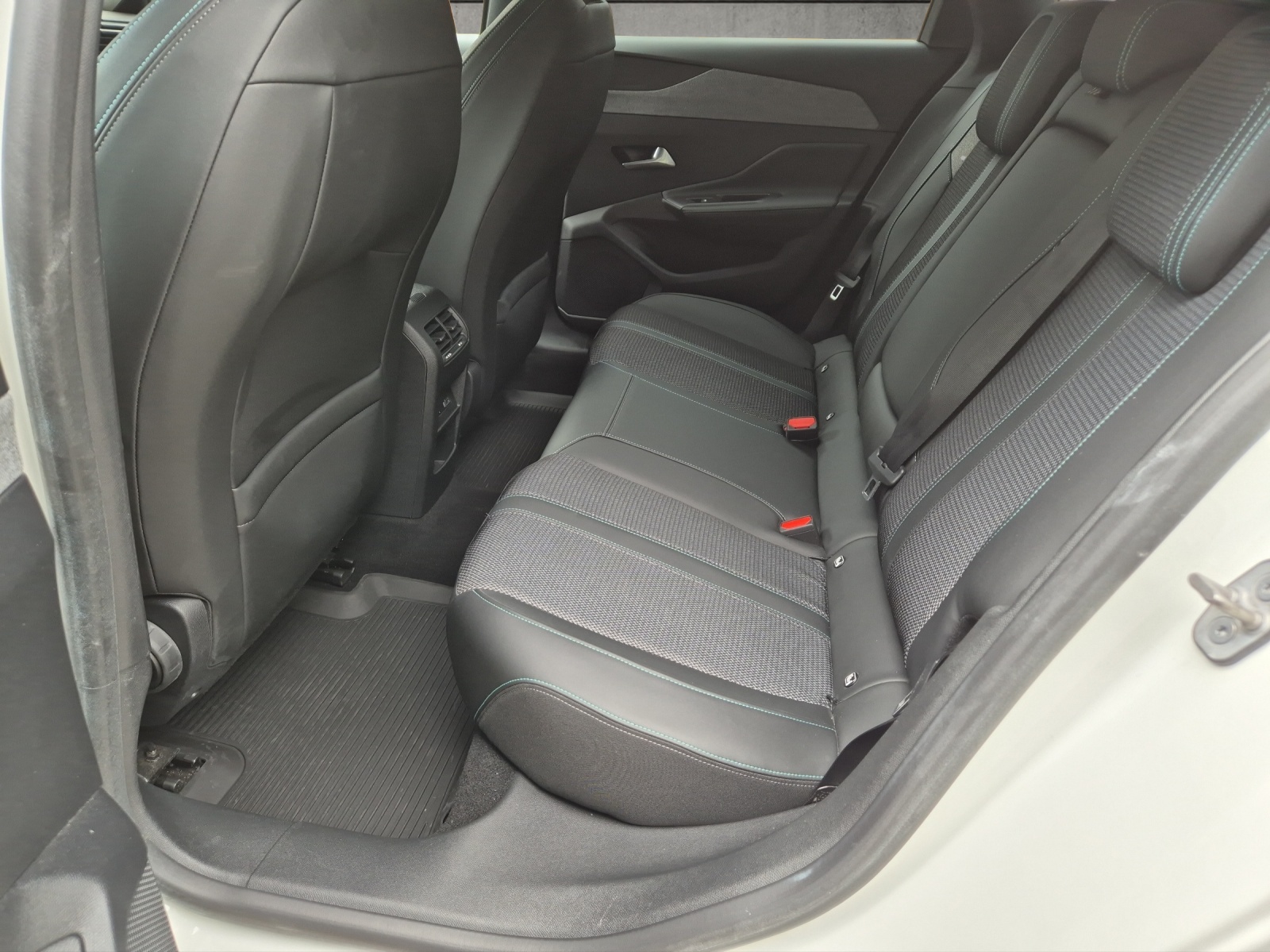 PEUGEOT 308 SW 1.5 BlueHDI Allure Pack EAT8,Anhängerkupplung-image-11
