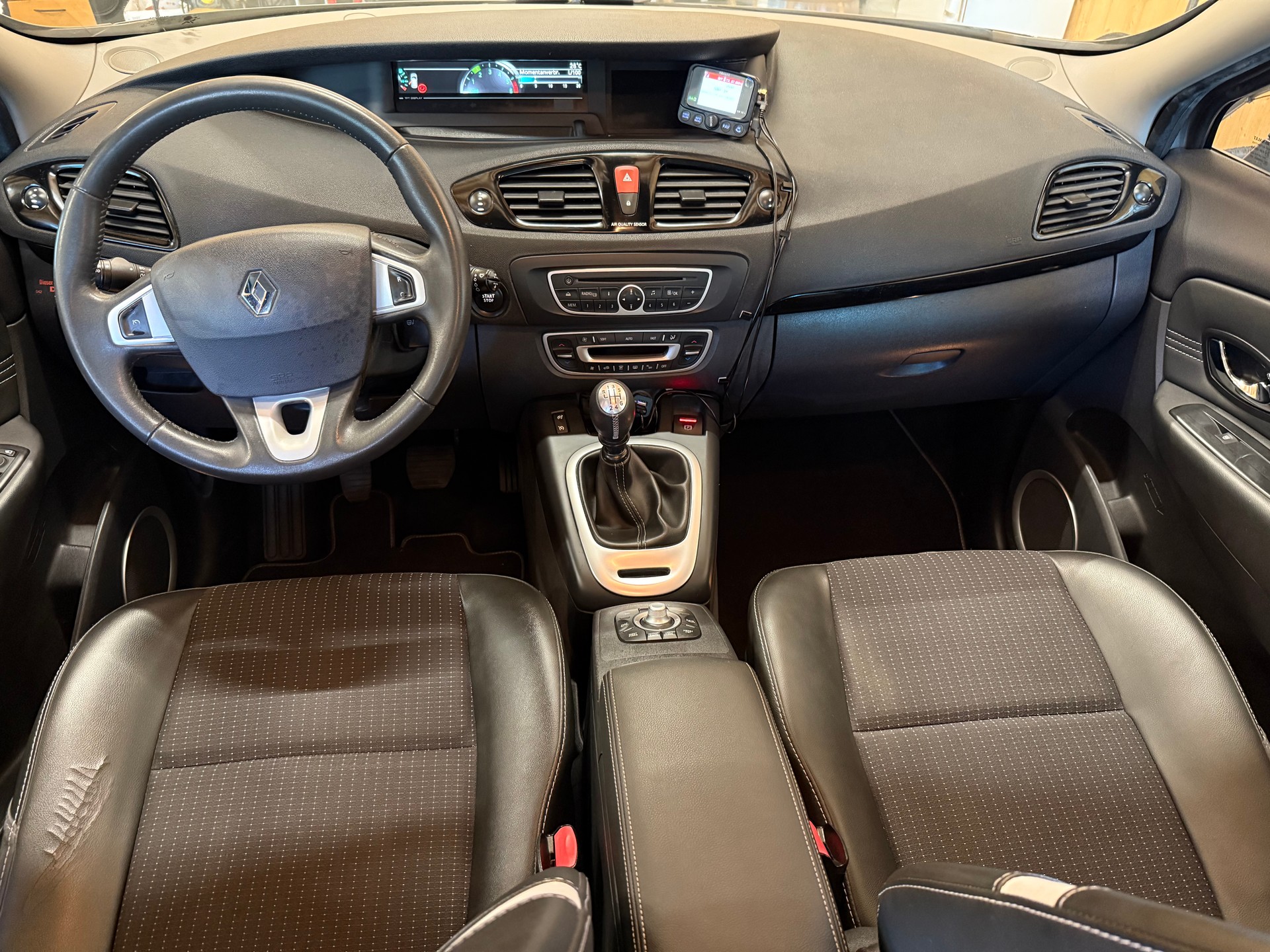 RENAULT Grand Scénic 1.6 dCi Dynamique-image-9