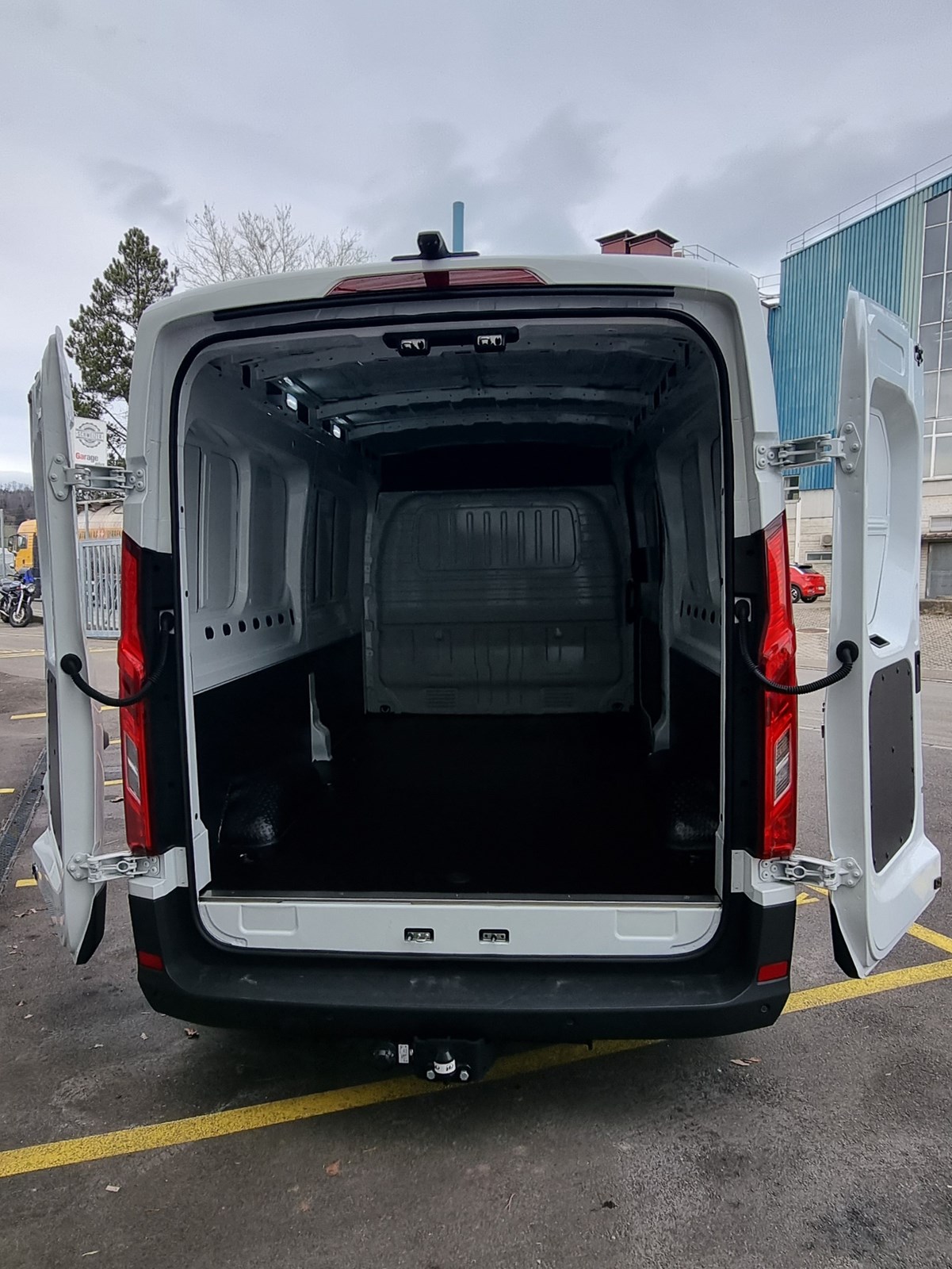 MAXUS eDeliver 9 L3H2 88.5kWh-image-9