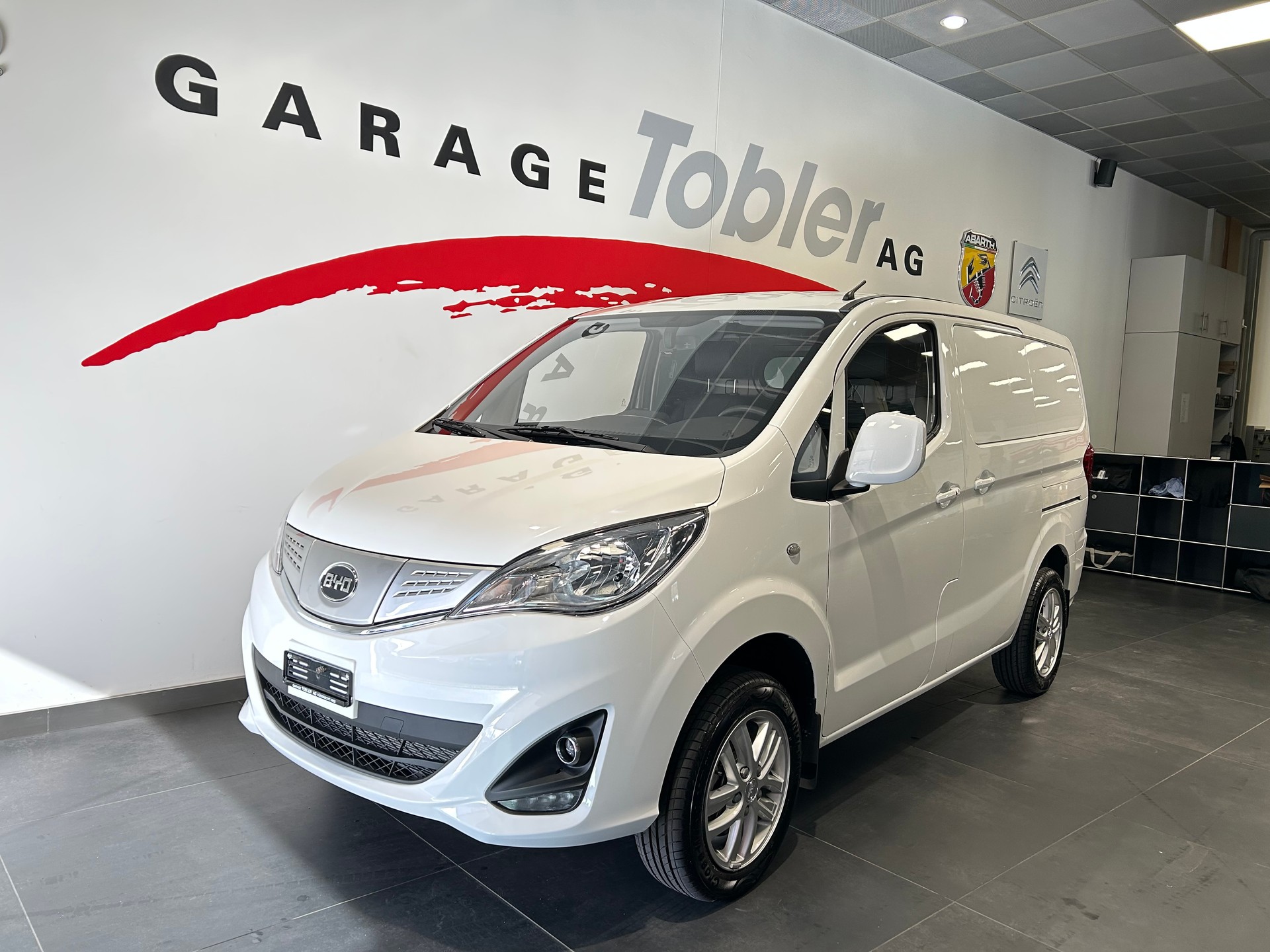 BYD ETP3-showroom-element-1