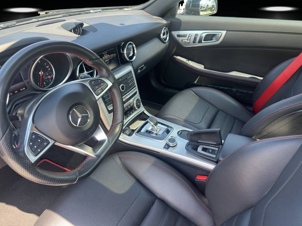 MERCEDES-BENZ SLC 300 Cabriolet-image-8