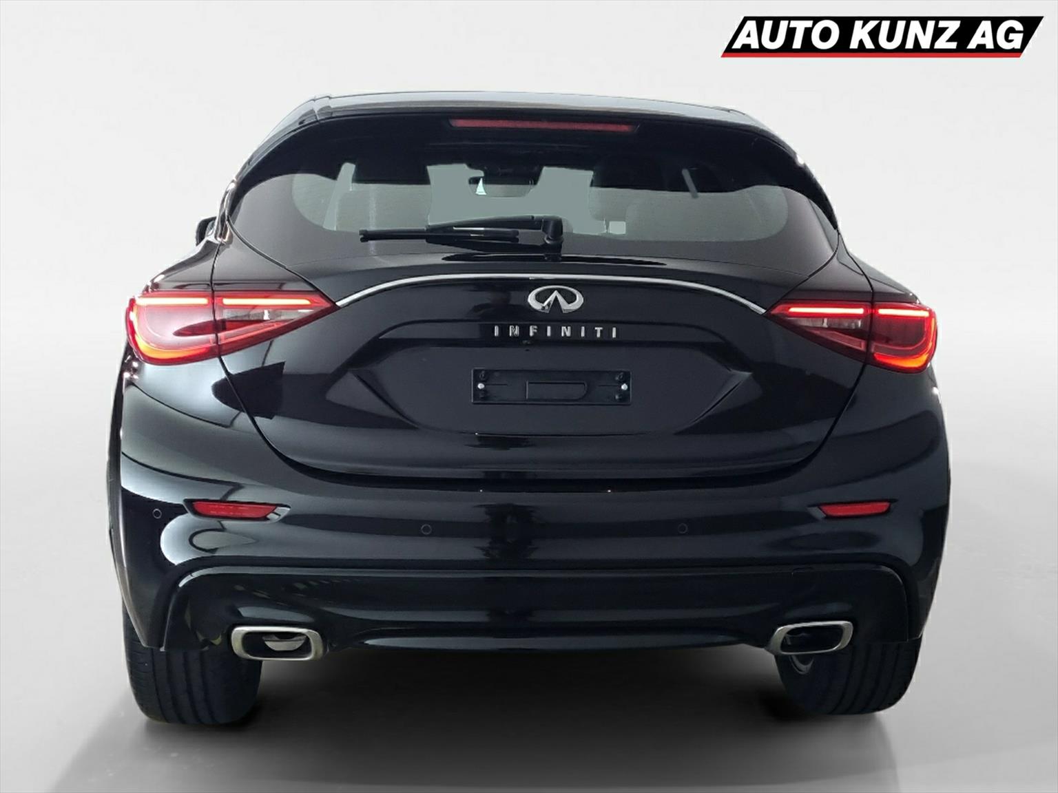 INFINITI Q30 2.2d Luxe AWD DCT-showroom-element-3