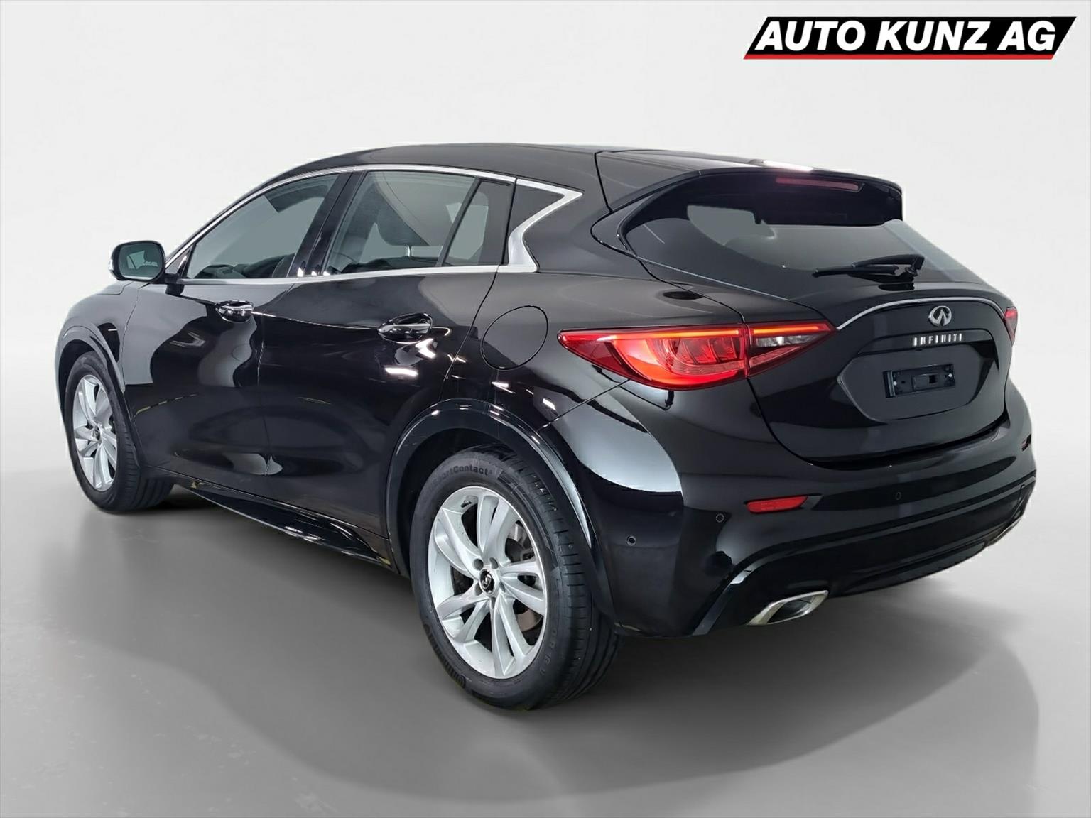 INFINITI Q30 2.2d Luxe AWD DCT-showroom-element-1