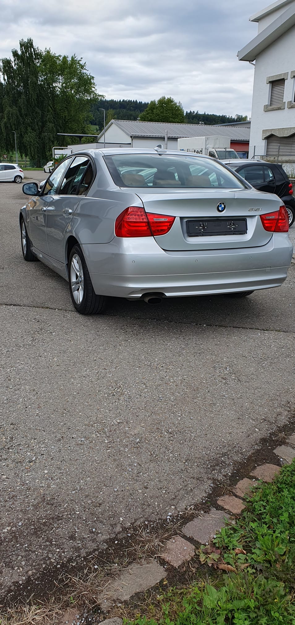 BMW 318-showroom-element-3
