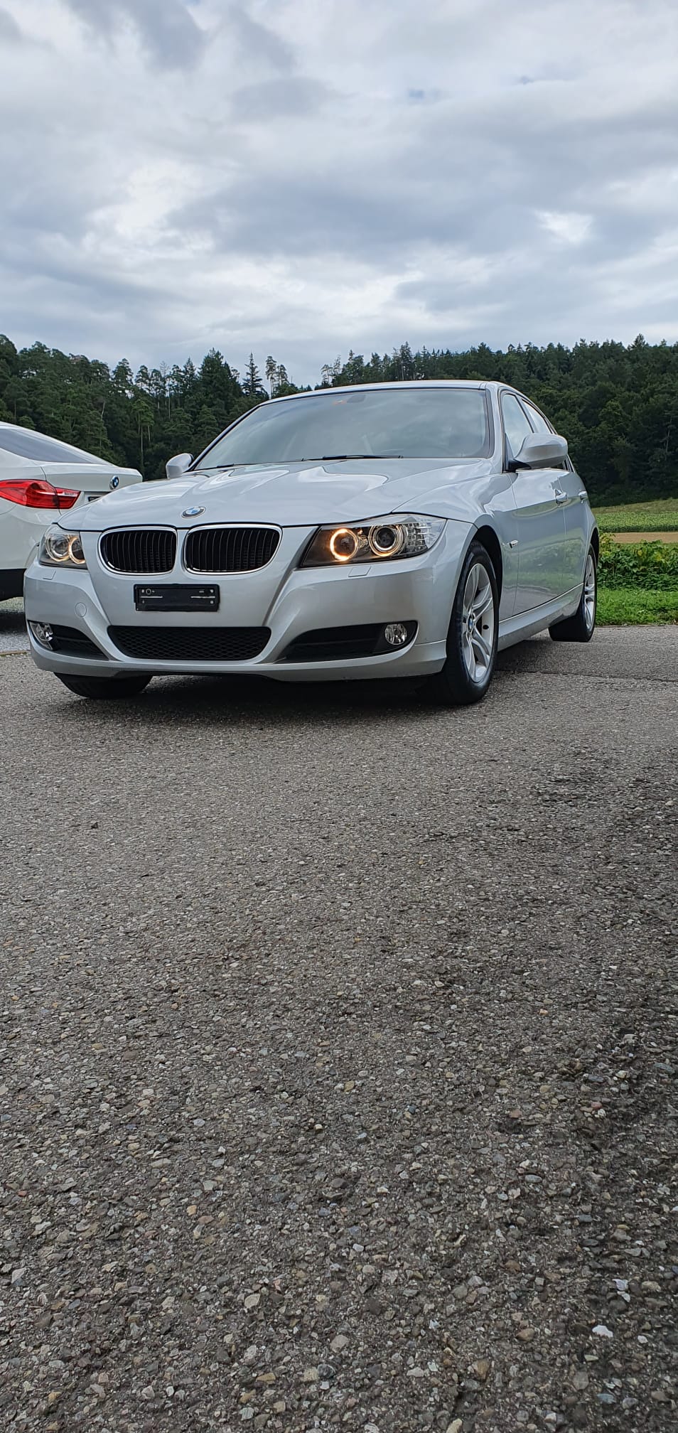 BMW 318-showroom-element-2