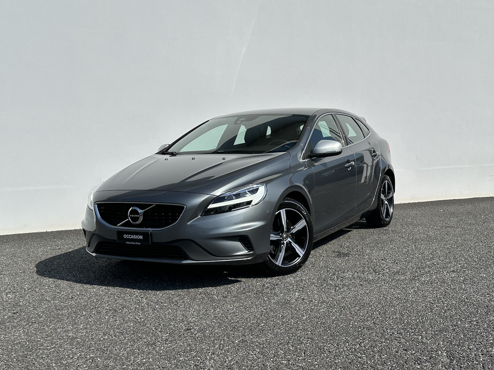 VOLVO V40 2.0 T3 R-Design S/S (Kombi) Volvo VOLVO V40 2.0 T3 R-Design S/S (Kombi)