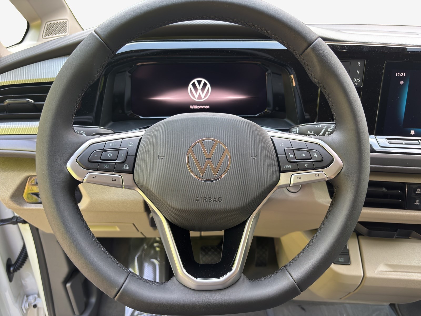 VW MULTIVAN Multivan 1.5 eHybrid 4Motion DSG-image-9