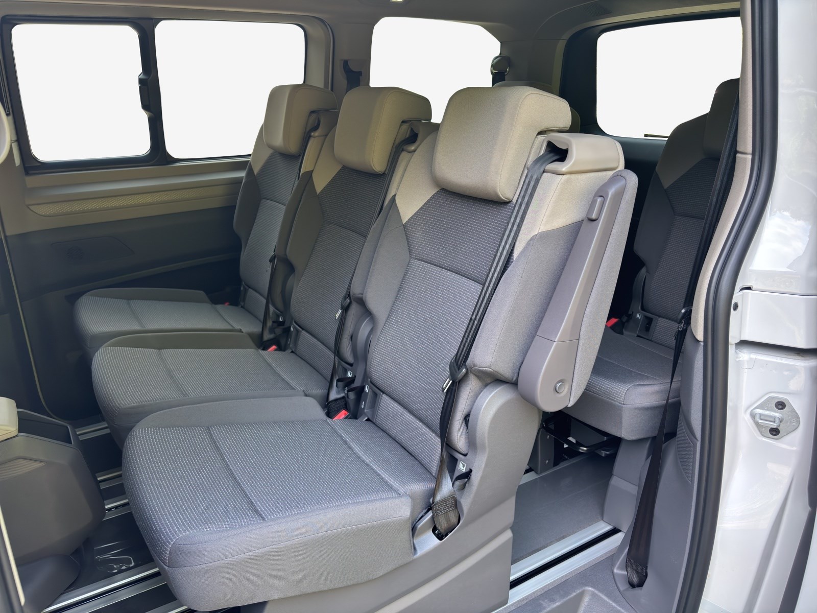 VW MULTIVAN Multivan 1.5 eHybrid 4Motion DSG-image-11