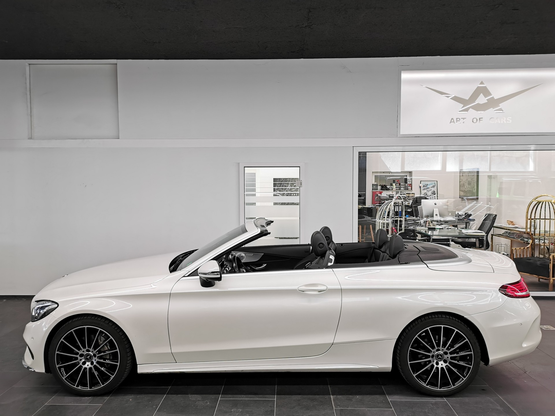 MERCEDES-BENZ C 200 Cabriolet AMG Line 4Matic 9G-Tronic DISTRONIC, BURMESTER, AIRSCARFE, ALCANTARA, SPORTABGASANLAGE-image-2