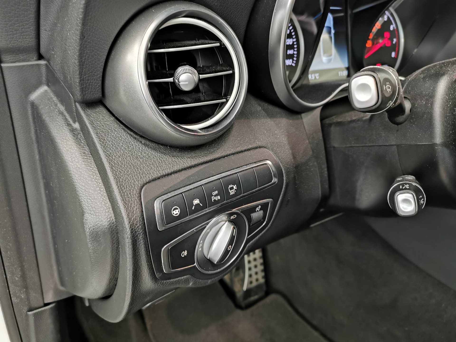 MERCEDES-BENZ C 200 Cabriolet AMG Line 4Matic 9G-Tronic DISTRONIC, BURMESTER, AIRSCARFE, ALCANTARA, SPORTABGASANLAGE-image-6