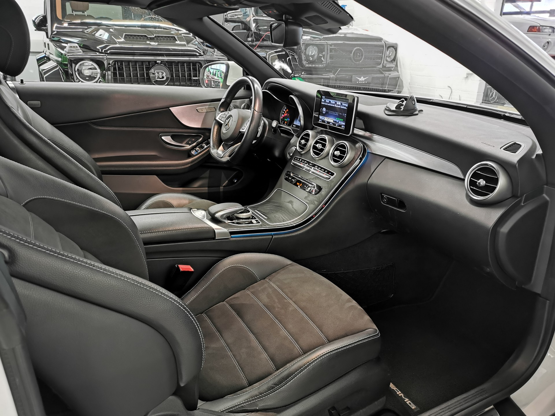 MERCEDES-BENZ C 200 Cabriolet AMG Line 4Matic 9G-Tronic DISTRONIC, BURMESTER, AIRSCARFE, ALCANTARA, SPORTABGASANLAGE-image-5