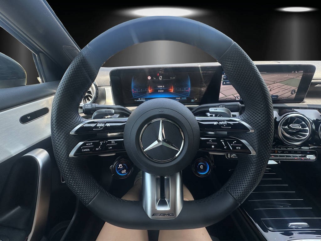 MERCEDES-BENZ A 35 AMG 4matic Limousine-image-12
