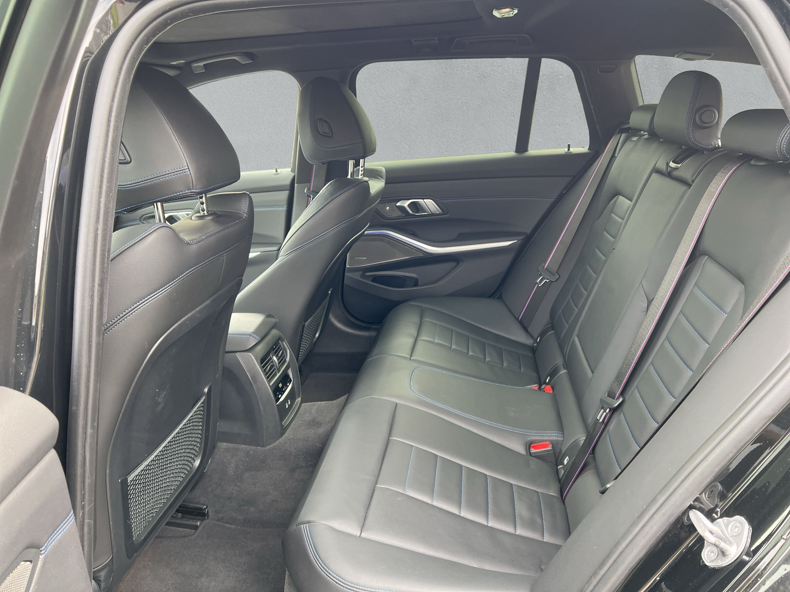 BMW M340d xDrive 48V Touring-image-11