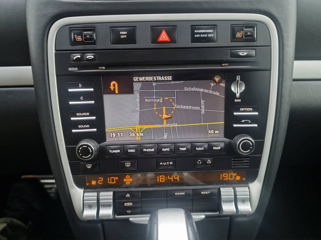 PORSCHE Cayenne 4.8 V8 GTS Tiptronic-image-11