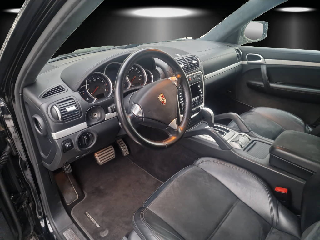 PORSCHE Cayenne 4.8 V8 GTS Tiptronic-image-8