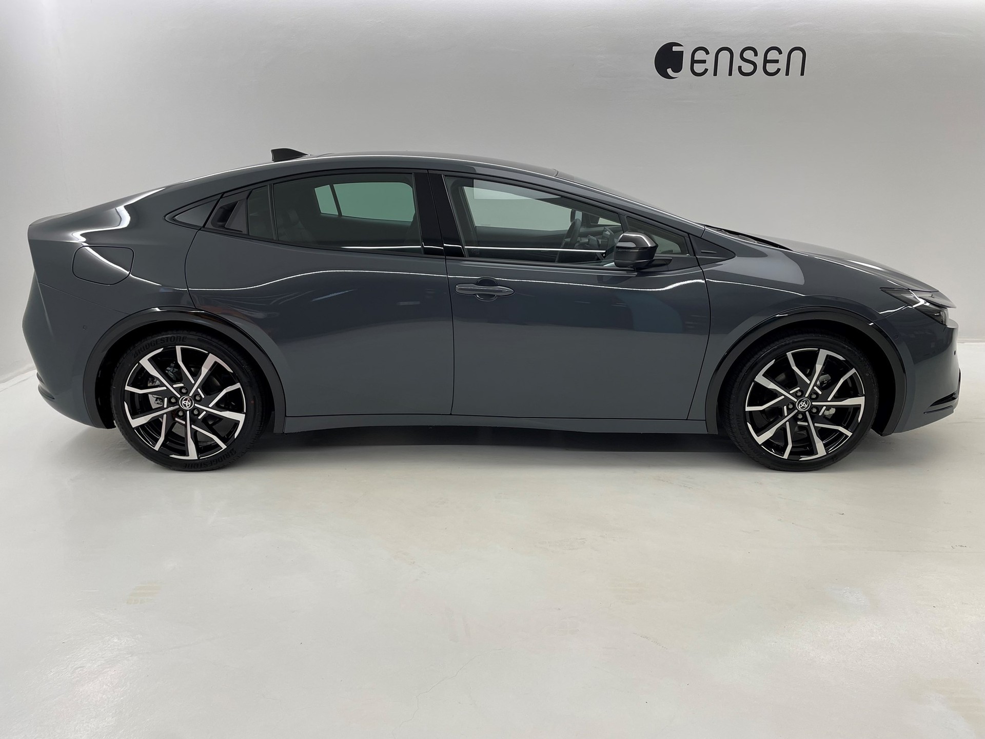 TOYOTA Prius Plug-in Hybrid 2.0 Premium-showroom-element-2