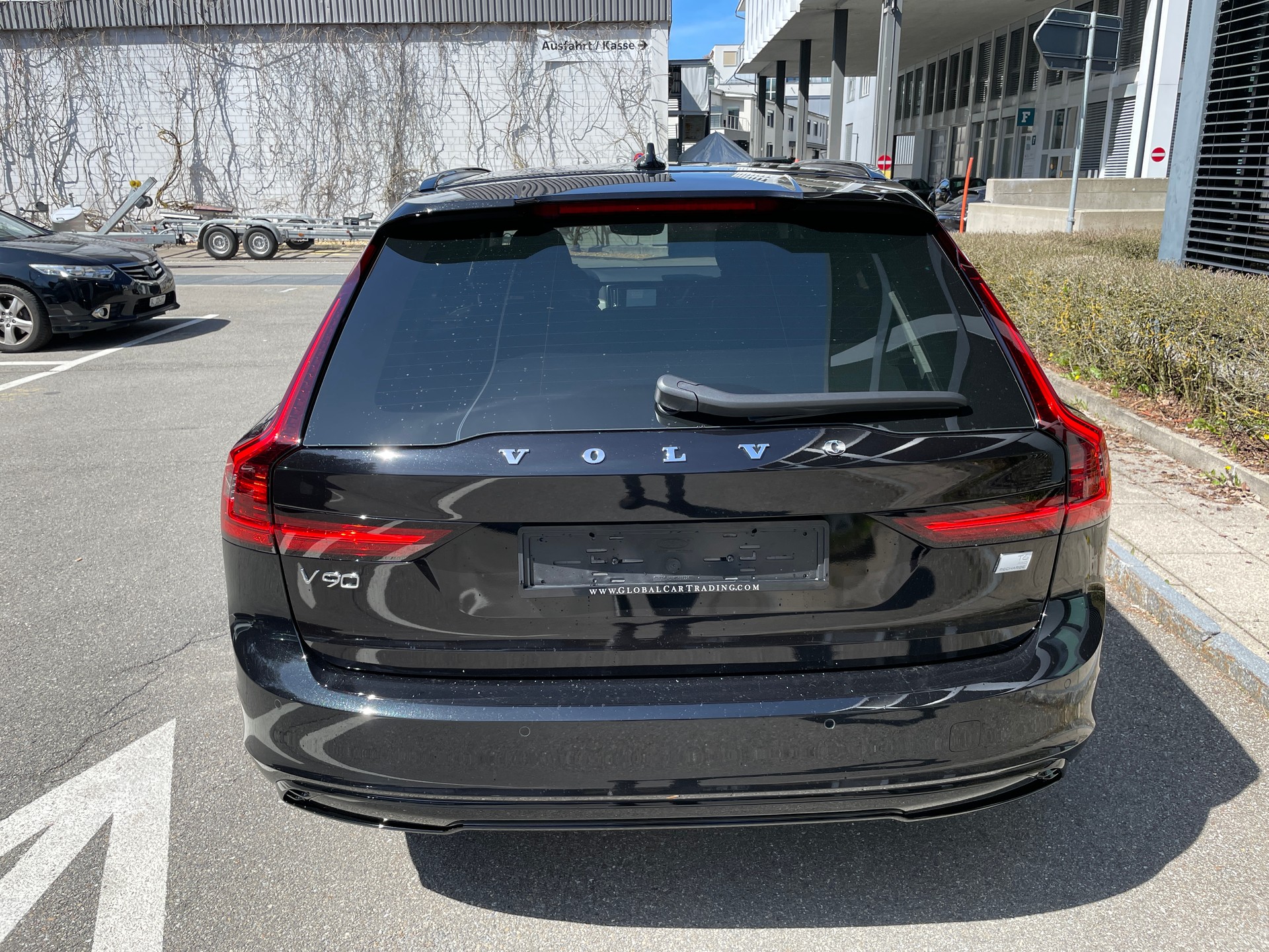 VOLVO V90 T6 eAWD Plug in Hybrid Plus Dark Geartronic-showroom-element-3