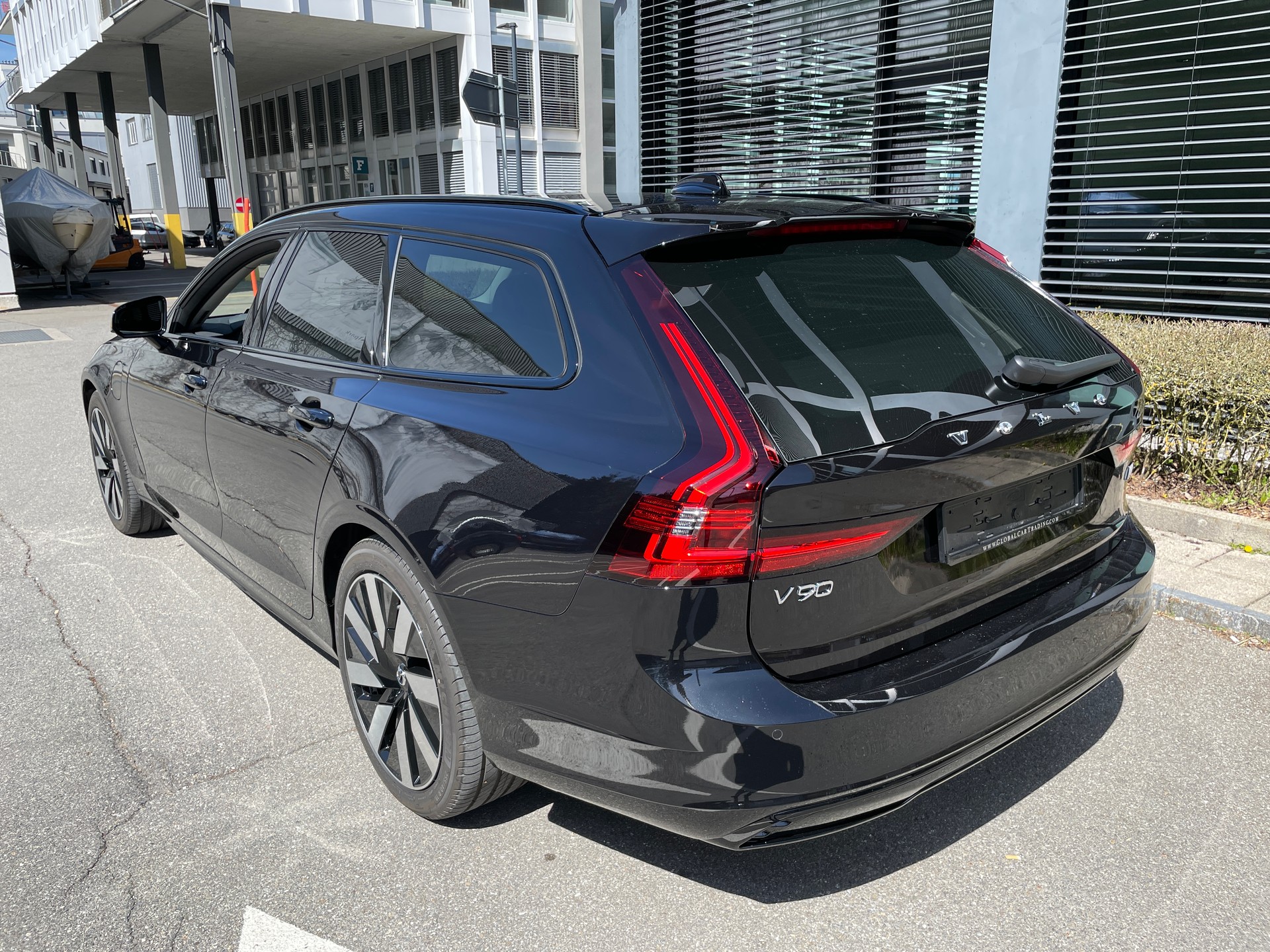 VOLVO V90 T6 eAWD Plug in Hybrid Plus Dark Geartronic-showroom-element-2
