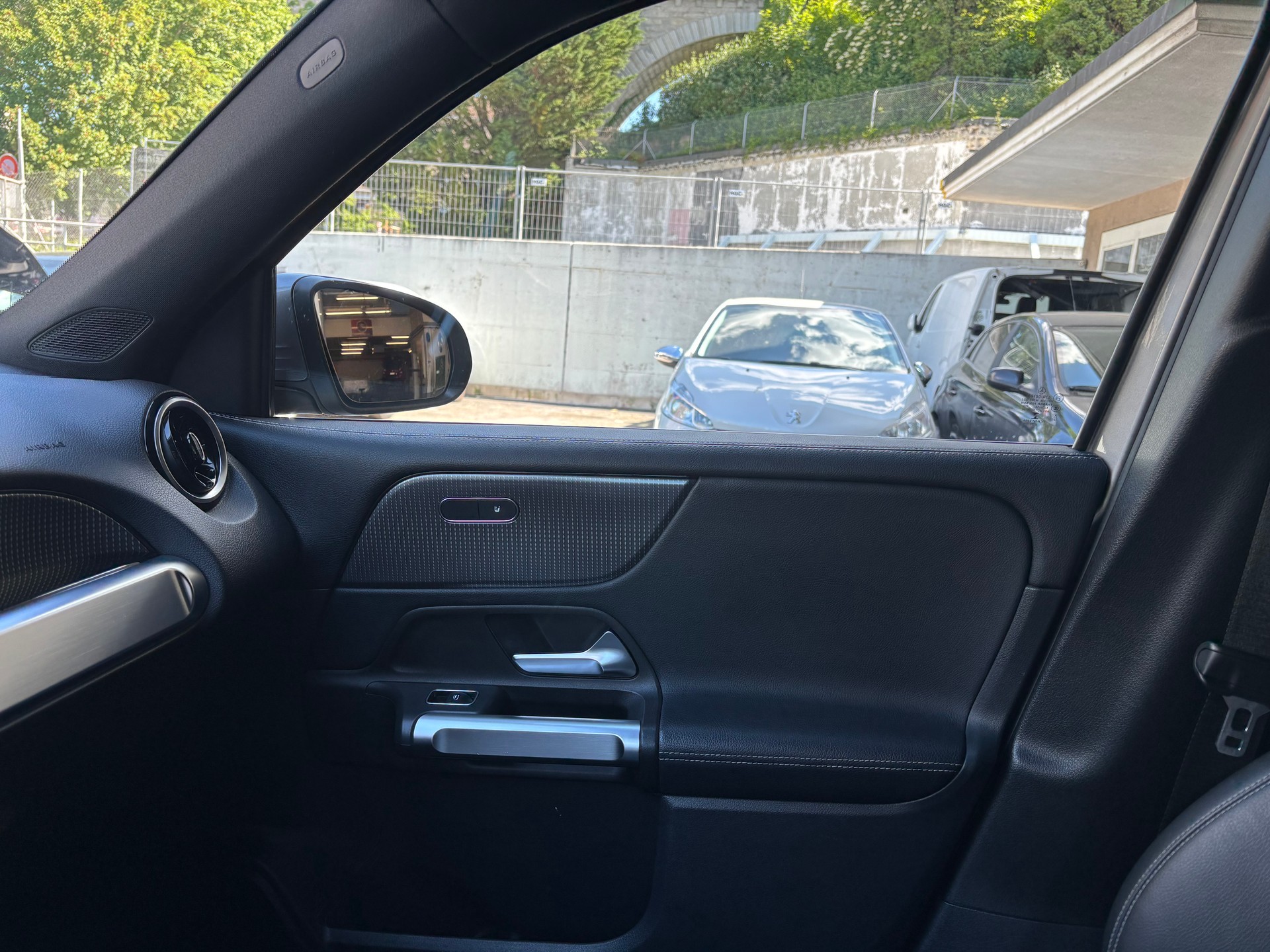 MERCEDES-BENZ GLB 200 d Progressive 8G-Tronic-image-24