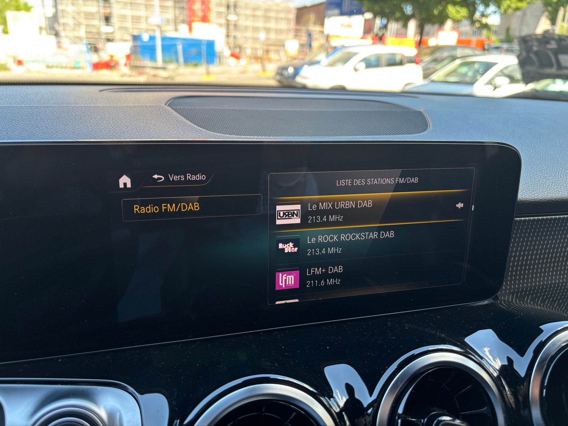 MERCEDES-BENZ GLB 200 d Progressive 8G-Tronic-image-21