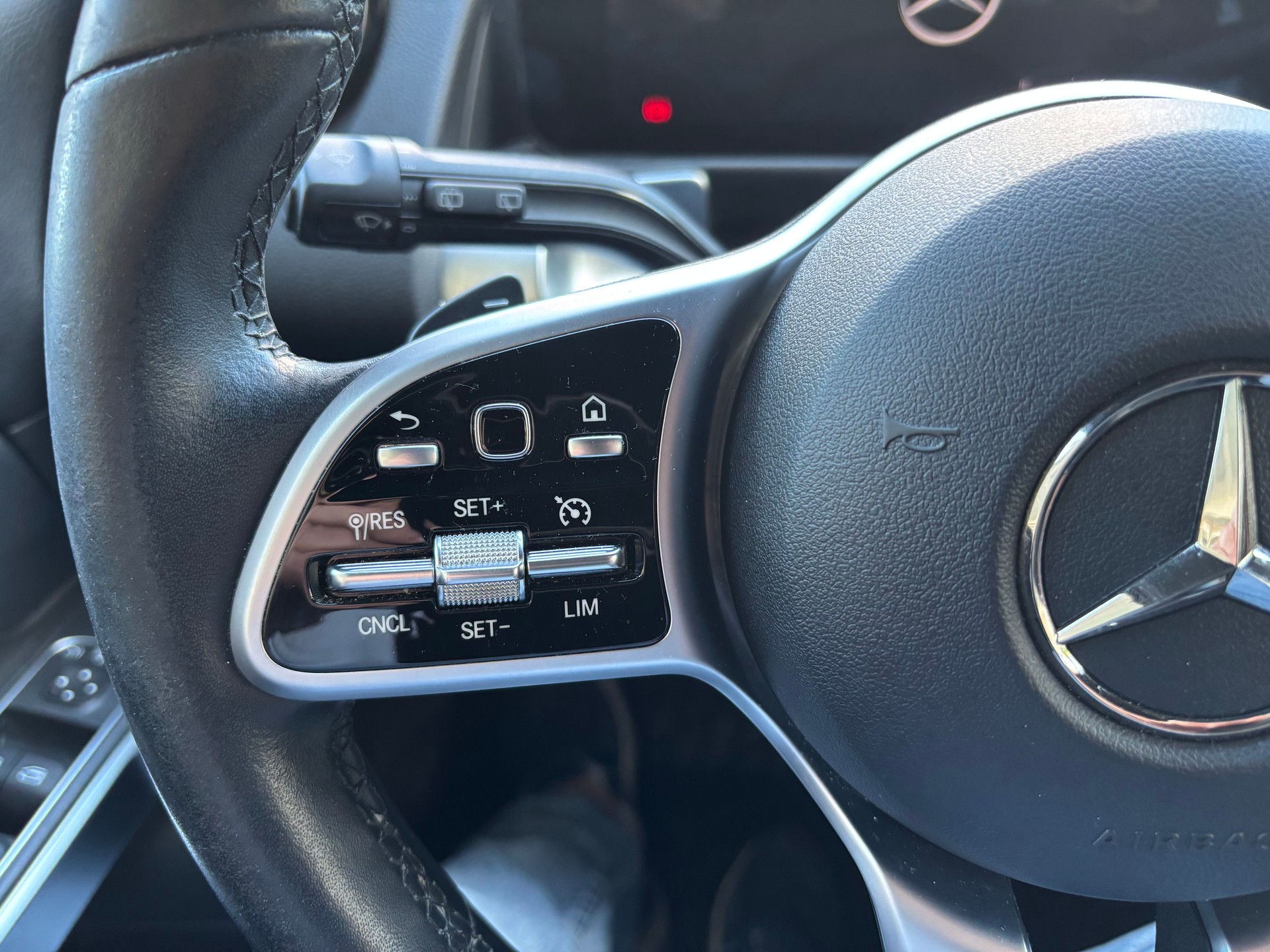MERCEDES-BENZ GLB 200 d Progressive 8G-Tronic-image-16