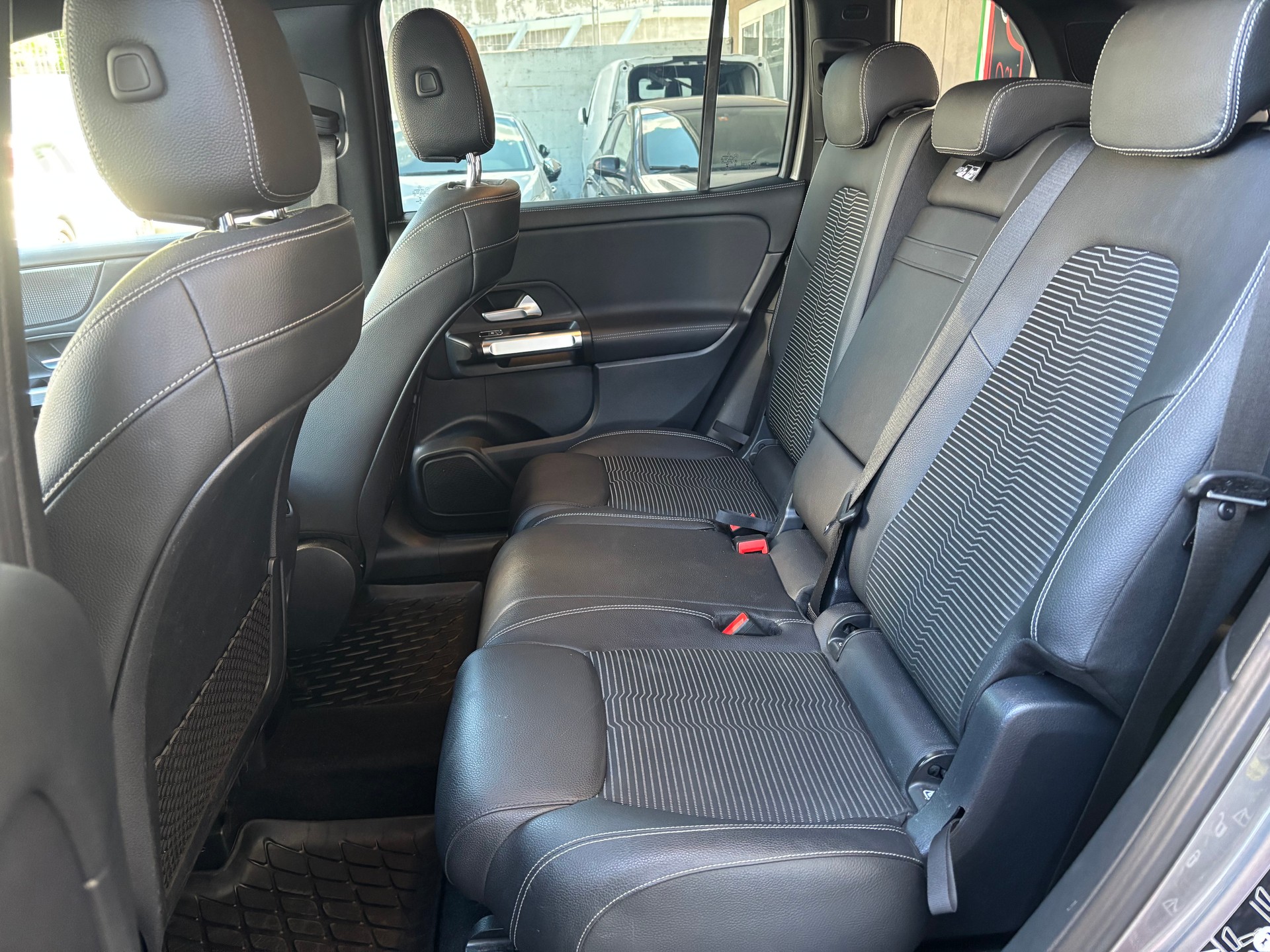 MERCEDES-BENZ GLB 200 d Progressive 8G-Tronic-image-9