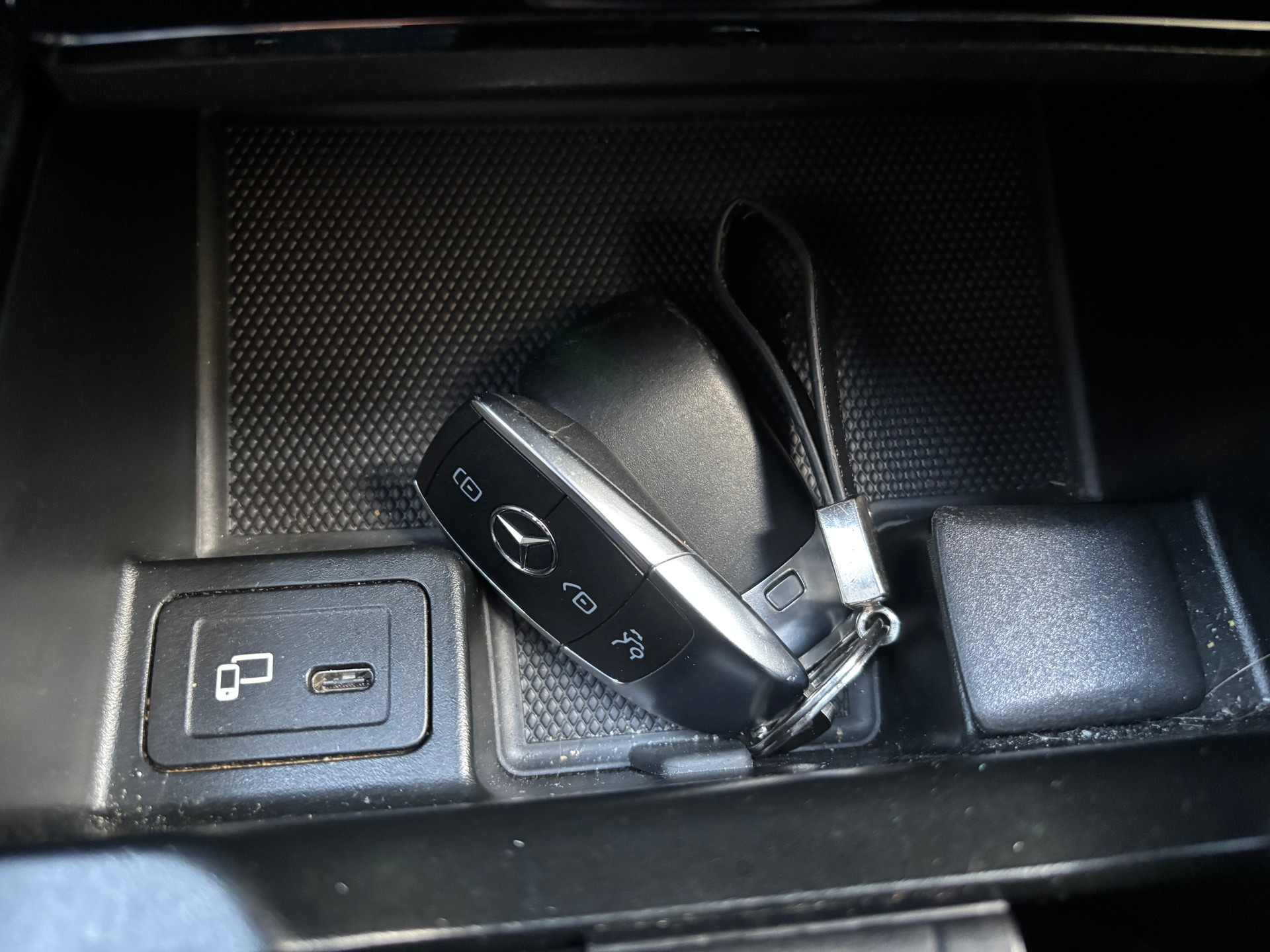 MERCEDES-BENZ GLB 200 d Progressive 8G-Tronic-image-30