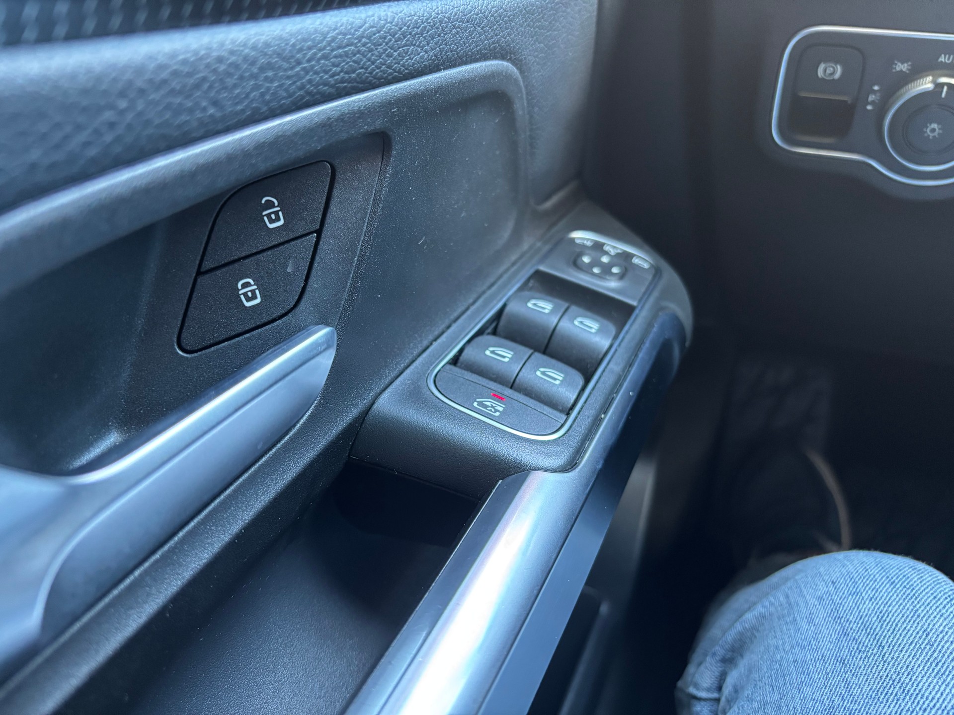 MERCEDES-BENZ GLB 200 d Progressive 8G-Tronic-image-18