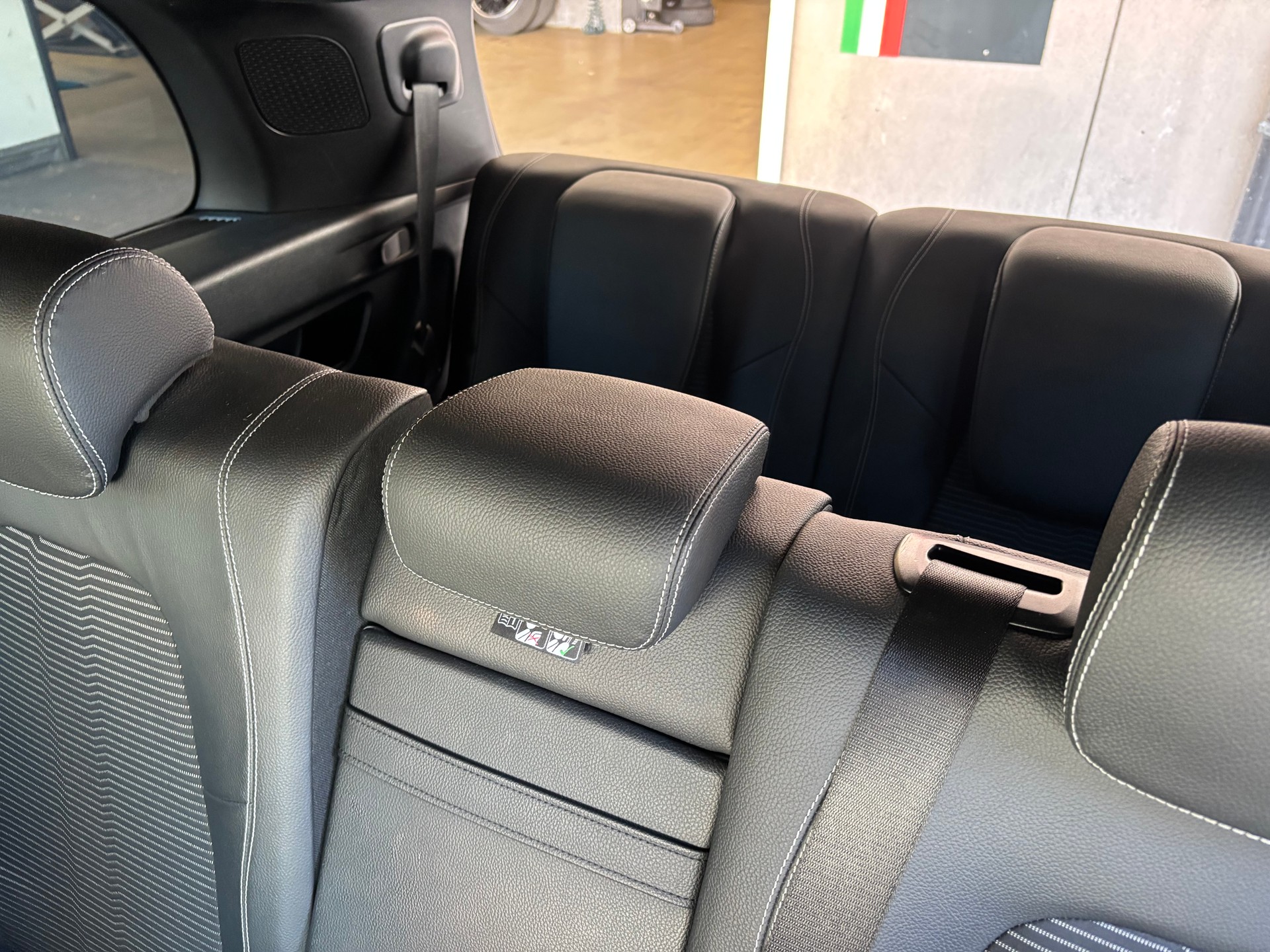 MERCEDES-BENZ GLB 200 d Progressive 8G-Tronic-image-11