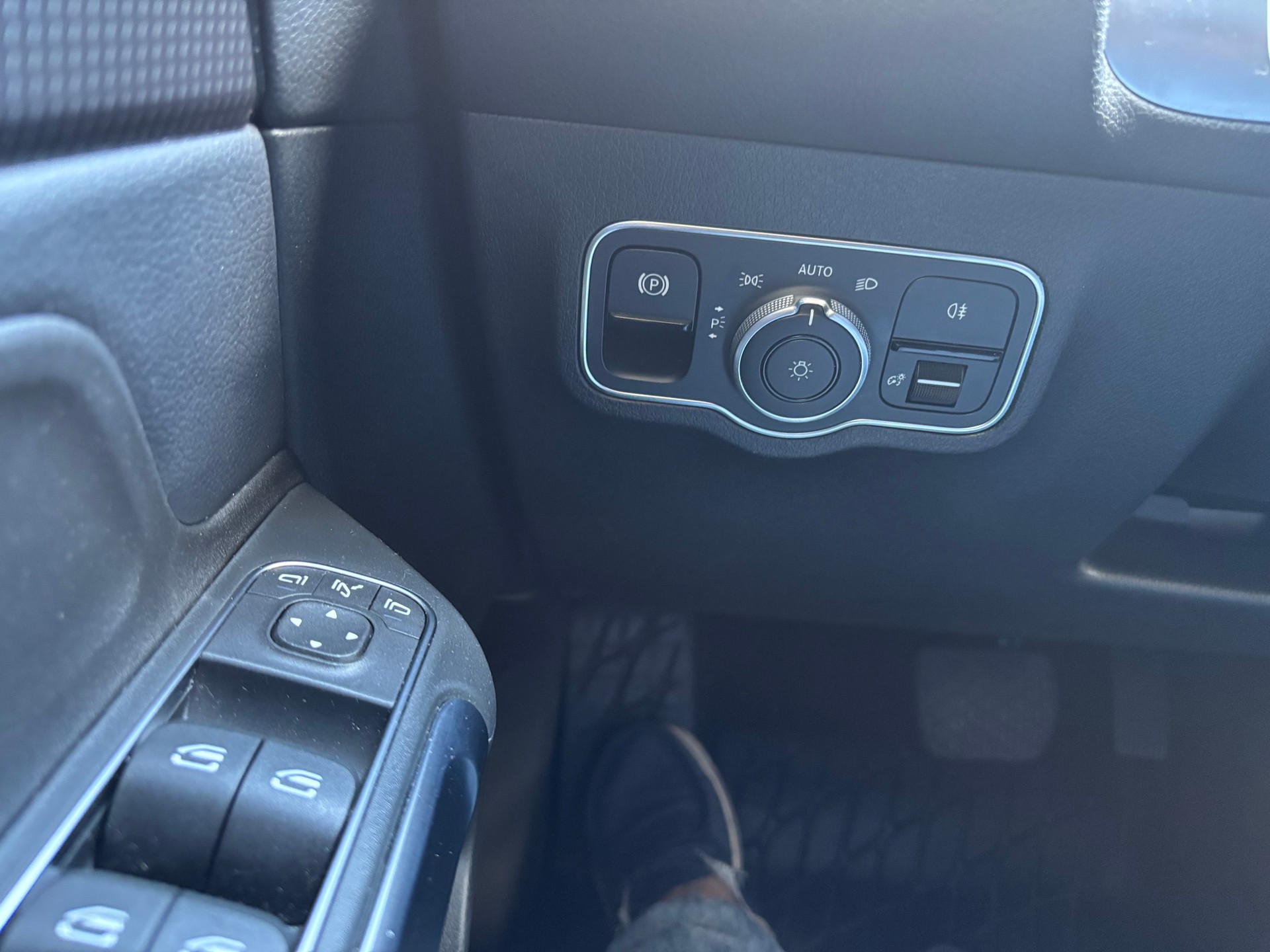 MERCEDES-BENZ GLB 200 d Progressive 8G-Tronic-image-17
