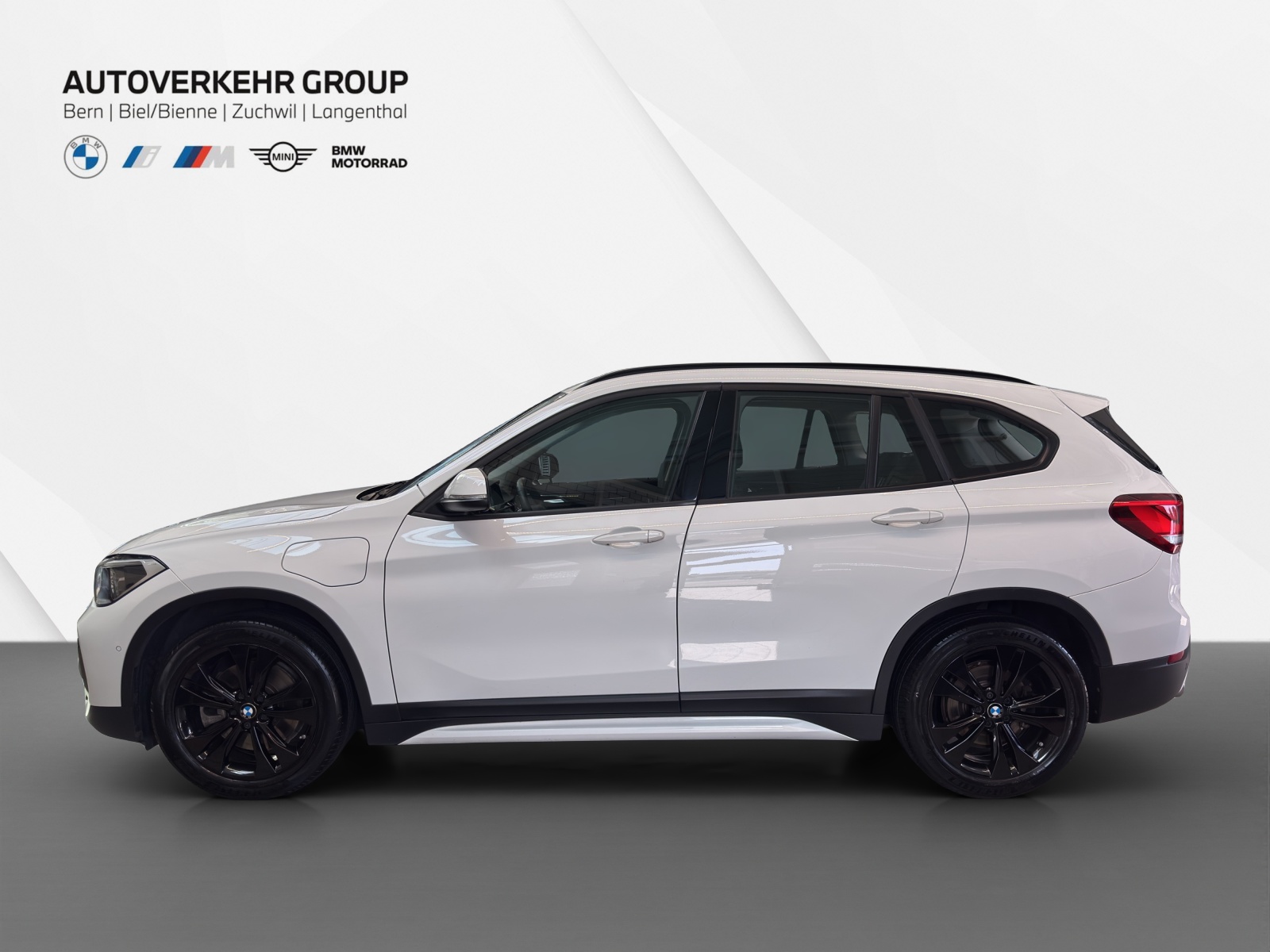 BMW X1 xDrive 25e Sport Line-showroom-element-2