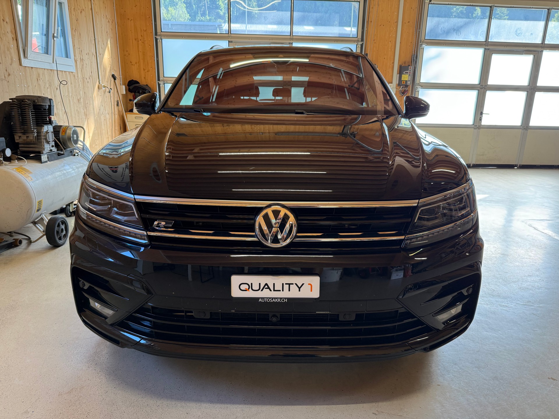 VW Tiguan 2.0TSI Highline 4Motion DSG-showroom-element-1