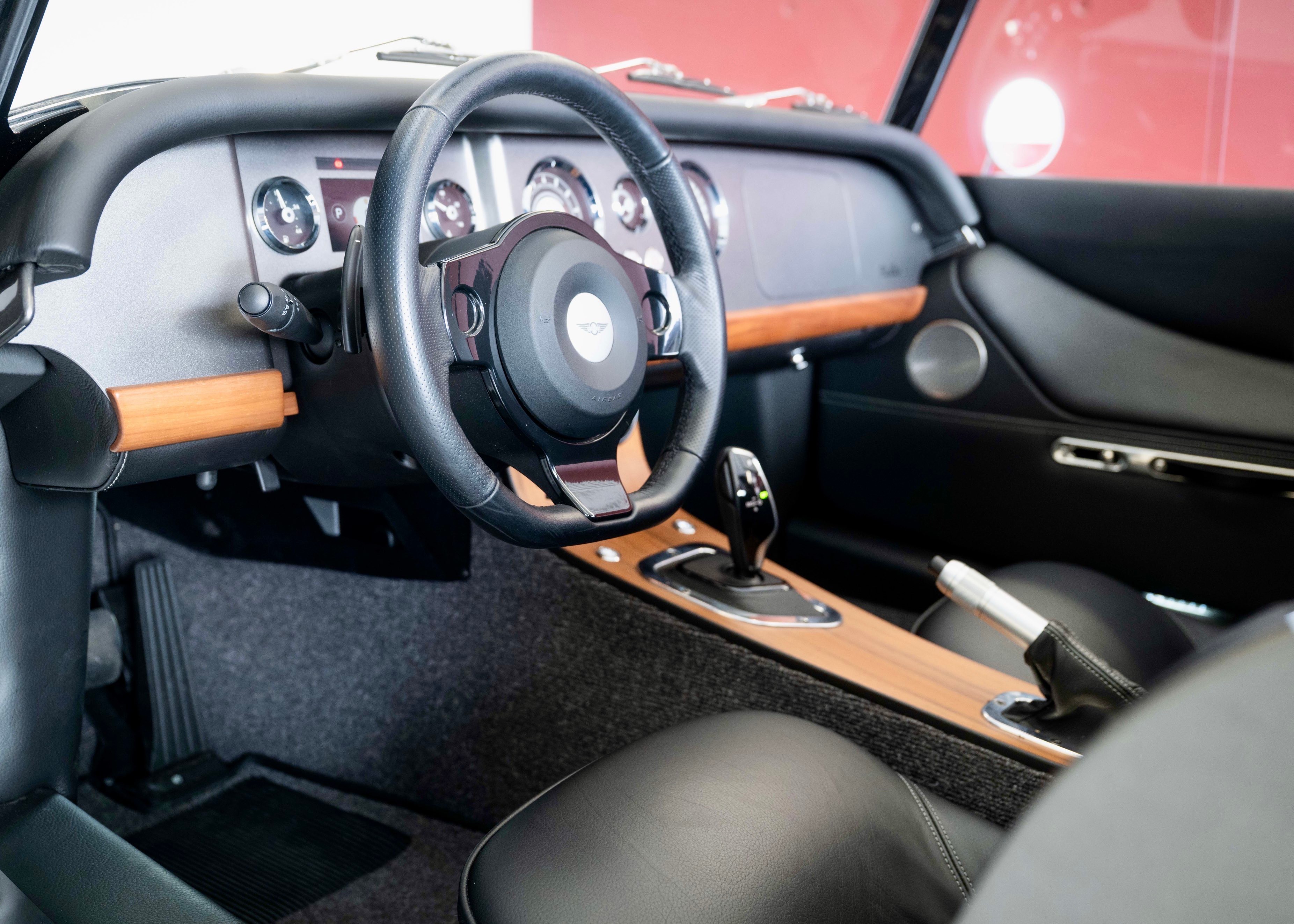 Image MORGAN 4-4 Plus Six 3.0 Bespoke (Swiss car, mint condition, Aston Martin Scintilla Silver paint)