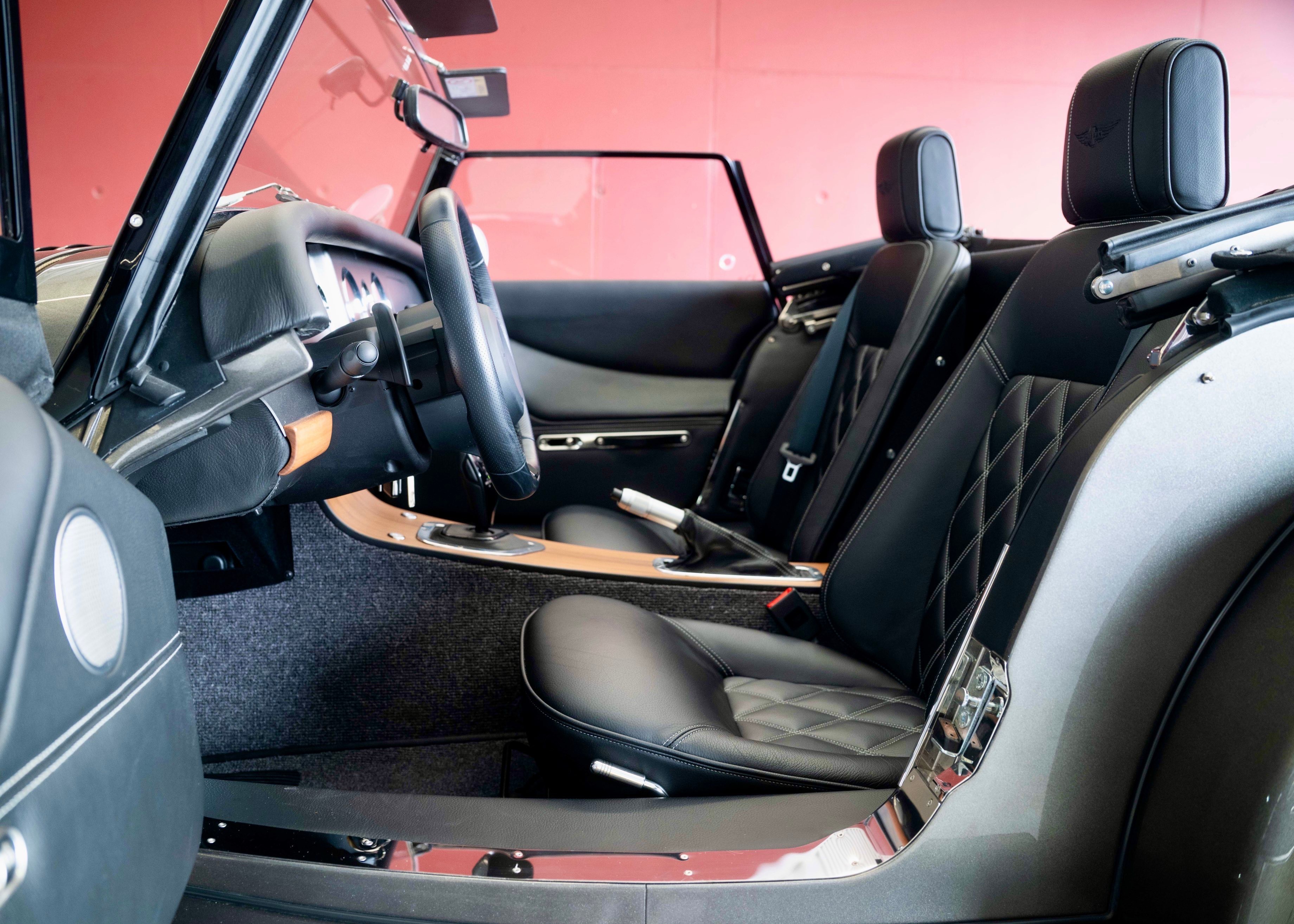 Image MORGAN 4-4 Plus Six 3.0 Bespoke (Swiss car, mint condition, Aston Martin Scintilla Silver paint)