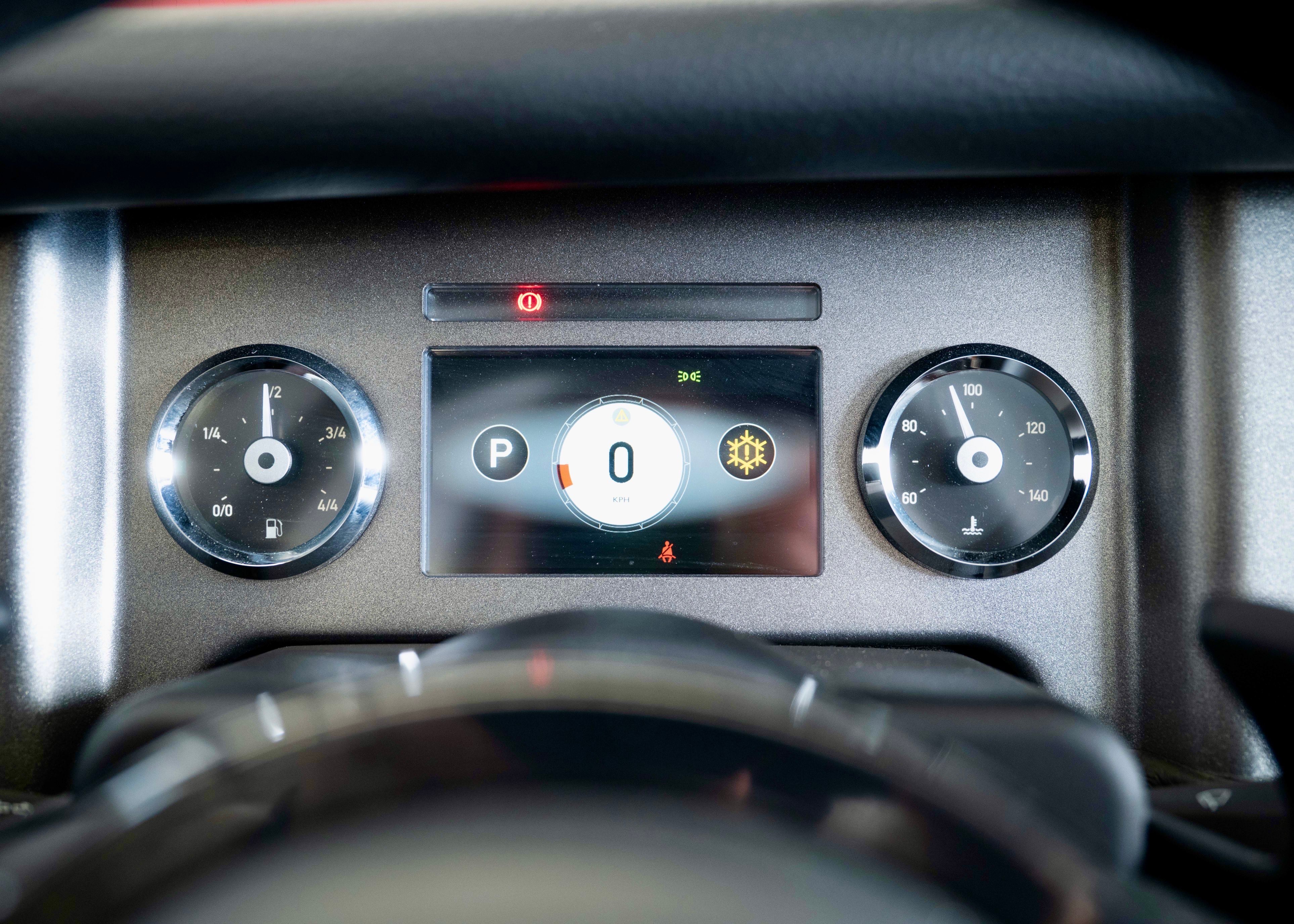 Image MORGAN 4-4 Plus Six 3.0 Bespoke (Swiss car, mint condition, Aston Martin Scintilla Silver paint)