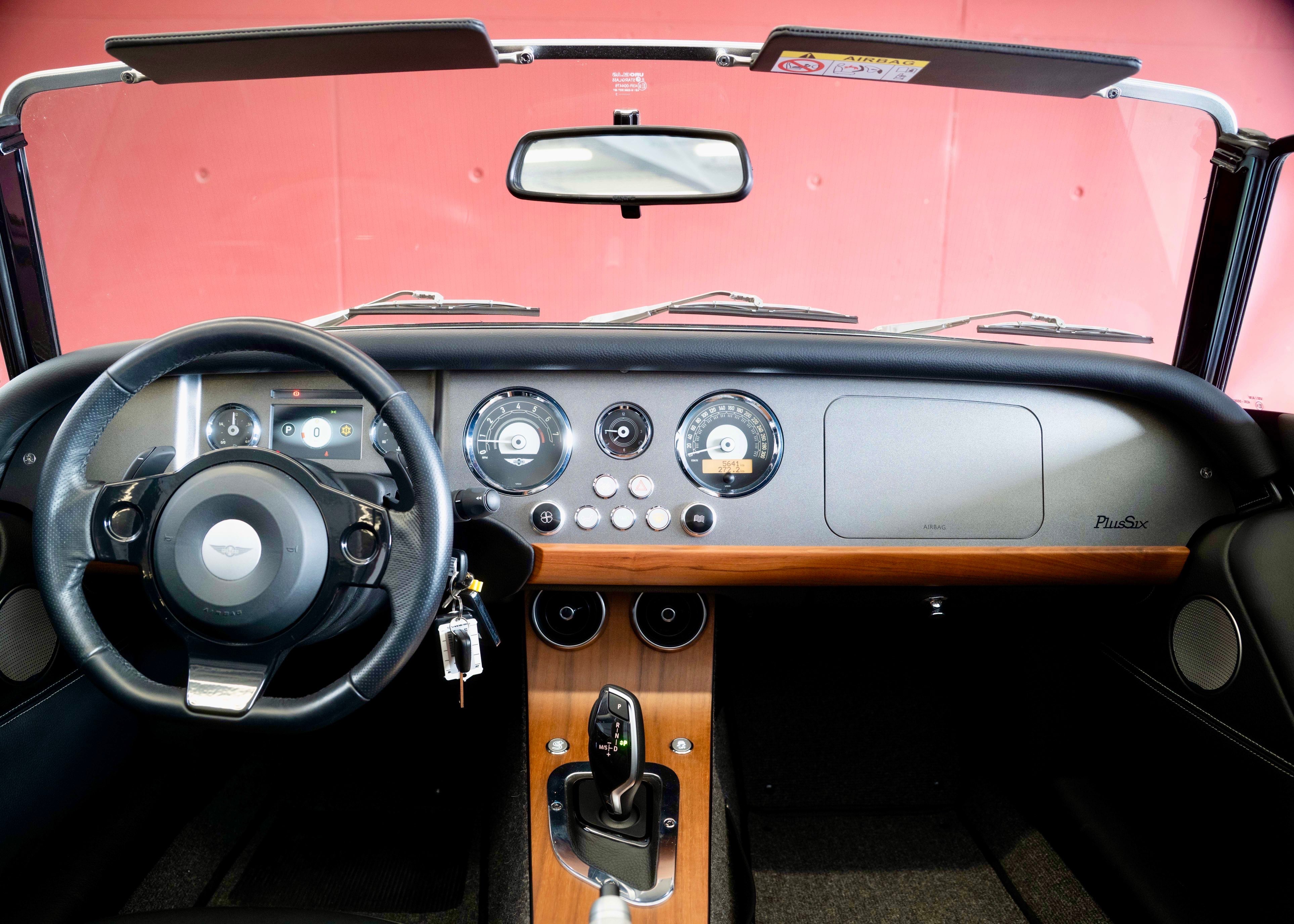 Image MORGAN 4-4 Plus Six 3.0 Bespoke (Swiss car, mint condition, Aston Martin Scintilla Silver paint)