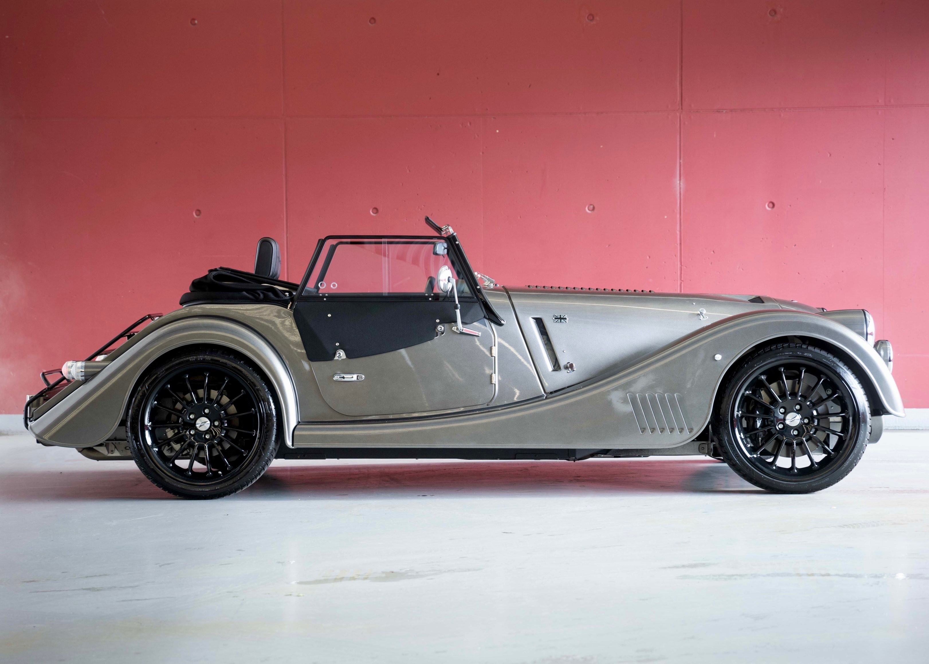 Image MORGAN 4-4 Plus Six 3.0 Bespoke (Swiss car, mint condition, Aston Martin Scintilla Silver paint)