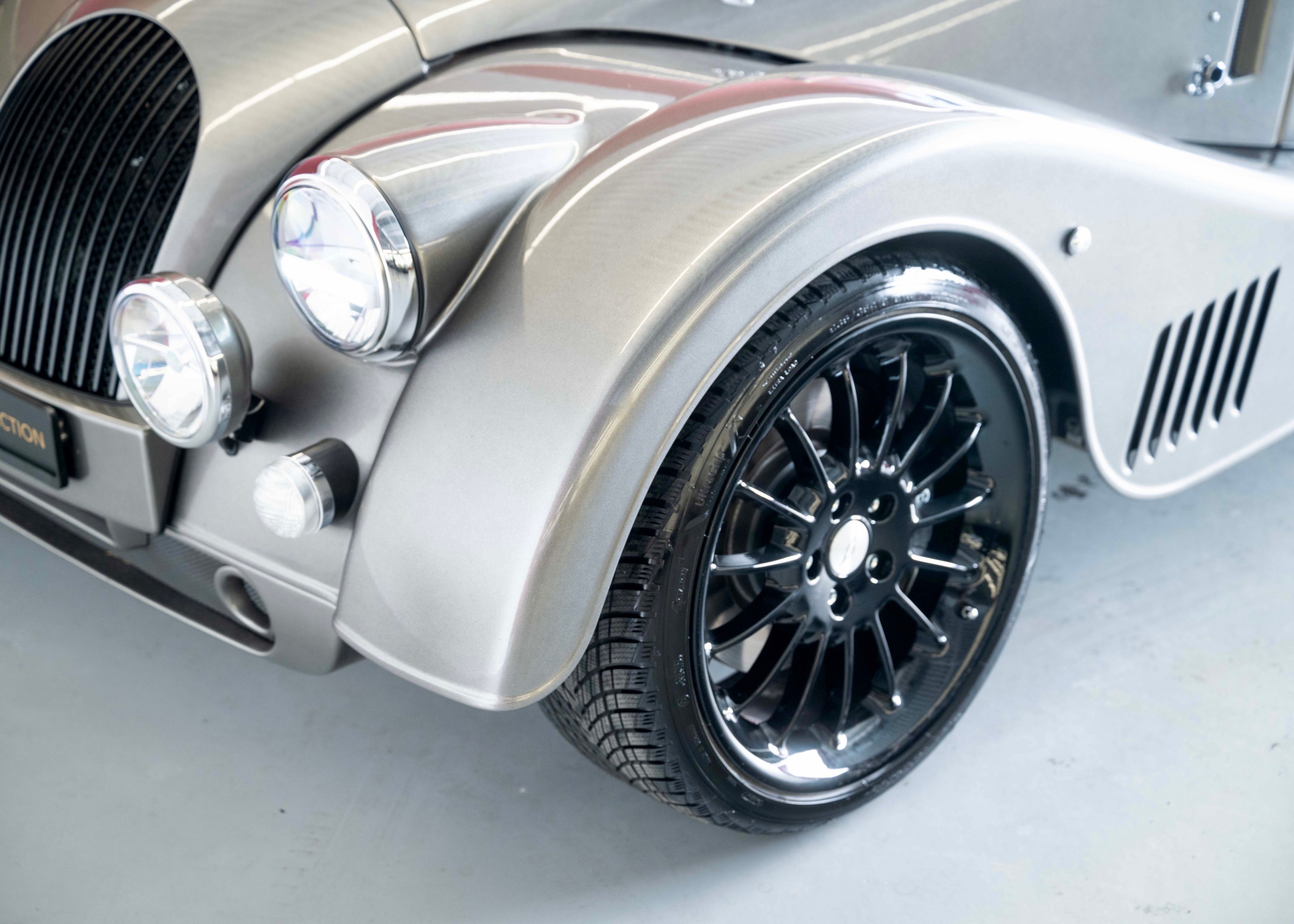 Image MORGAN 4-4 Plus Six 3.0 Bespoke (Swiss car, mint condition, Aston Martin Scintilla Silver paint)