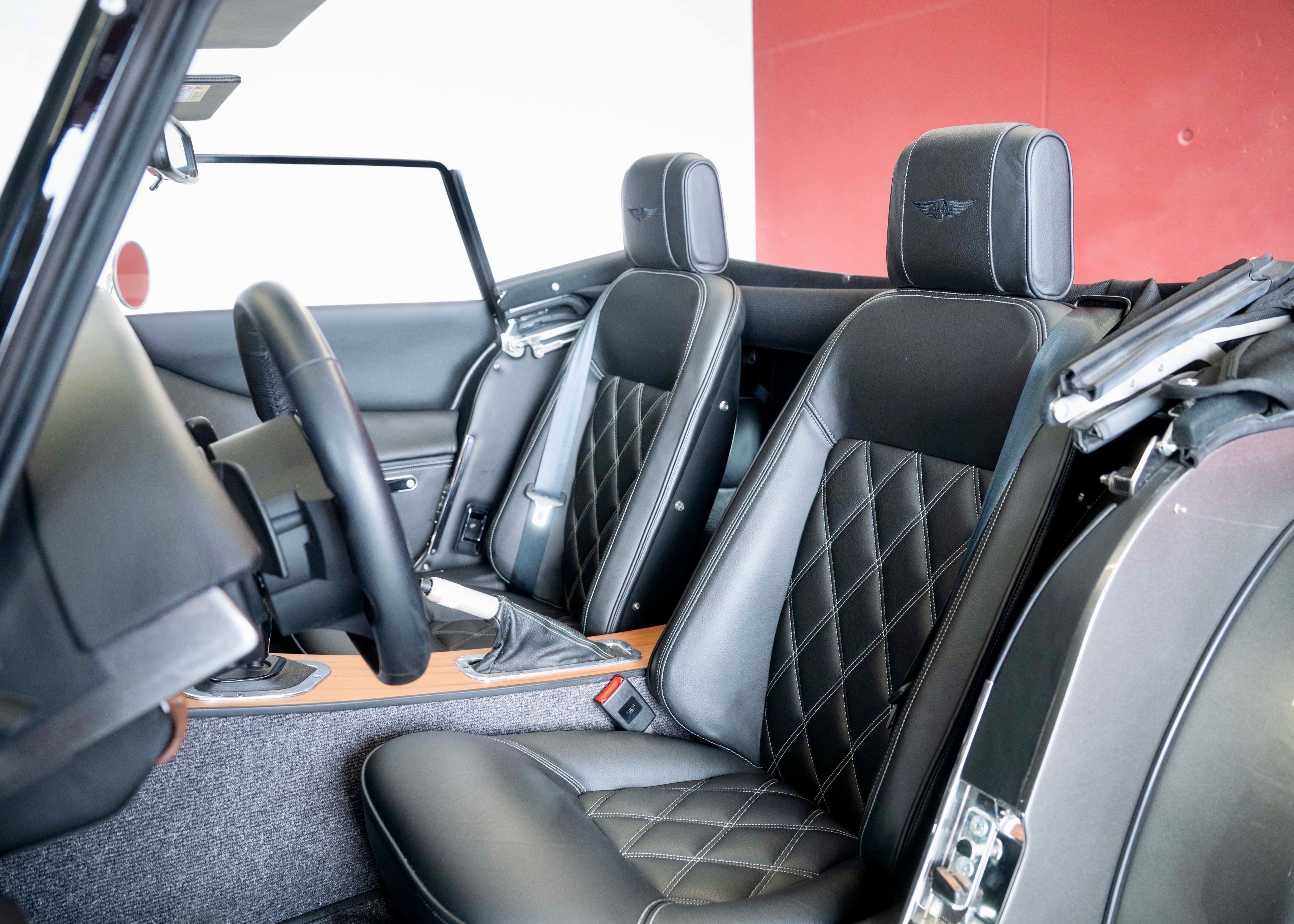 Image MORGAN 4-4 Plus Six 3.0 Bespoke (Swiss car, mint condition, Aston Martin Scintilla Silver paint)