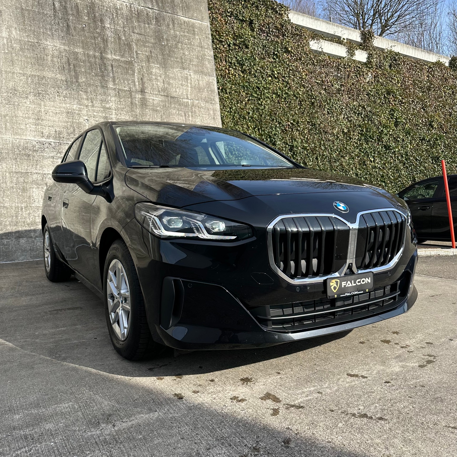 BMW 218d Active Tourer DKG-showroom-element-1