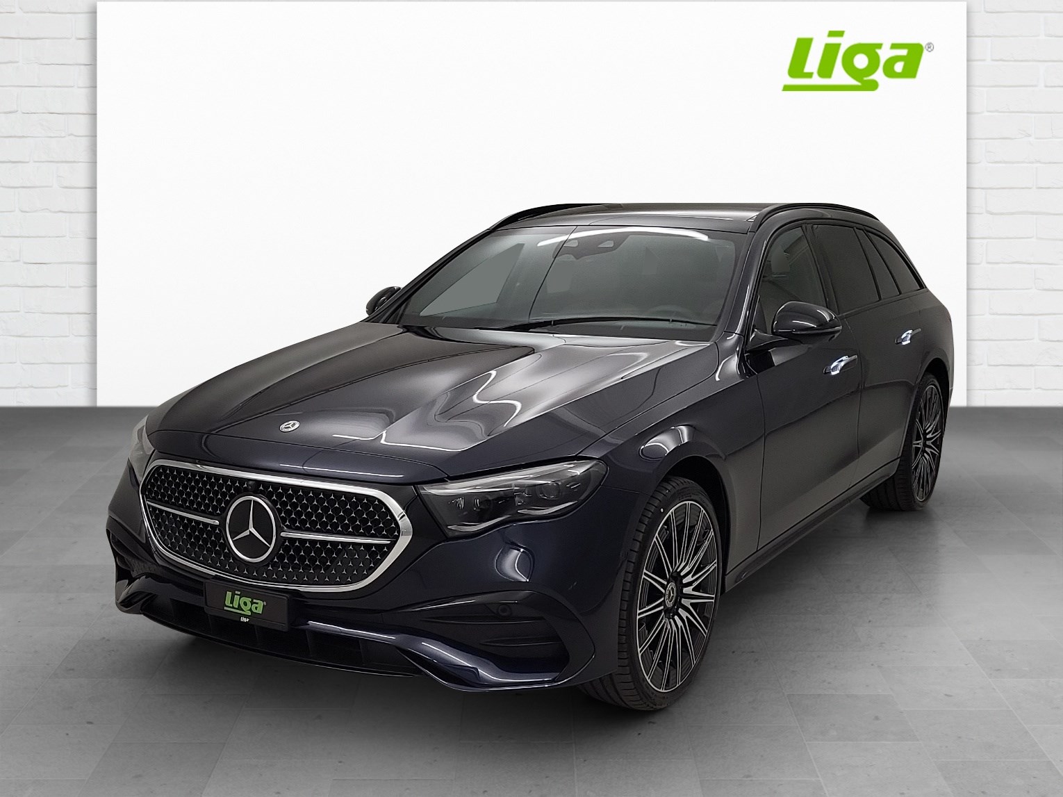 MERCEDES-BENZ E 220 d AMG Line 4Matic T-showroom-element-1