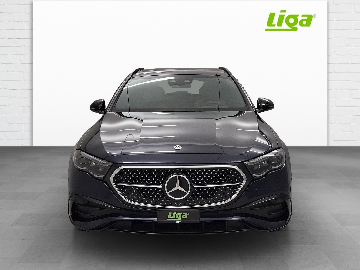 MERCEDES-BENZ E 220 d AMG Line 4Matic T-showroom-element-2