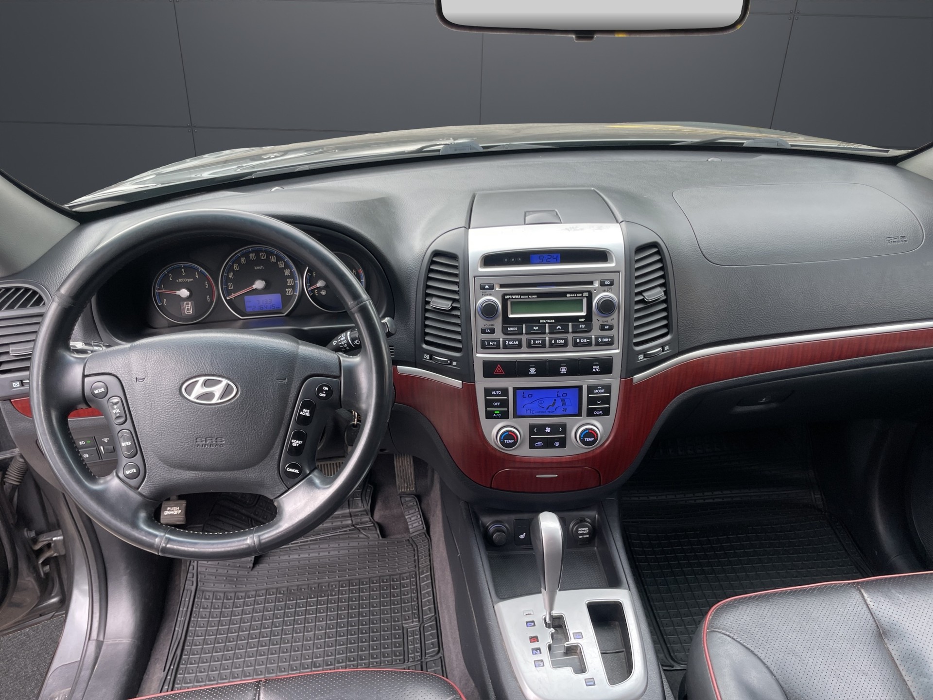 HYUNDAI Santa Fe 2.2 CRDi Style 4WD Automatic-image-8