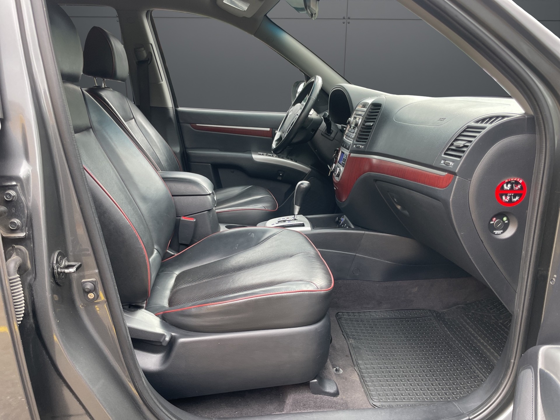 HYUNDAI Santa Fe 2.2 CRDi Style 4WD Automatic-image-5