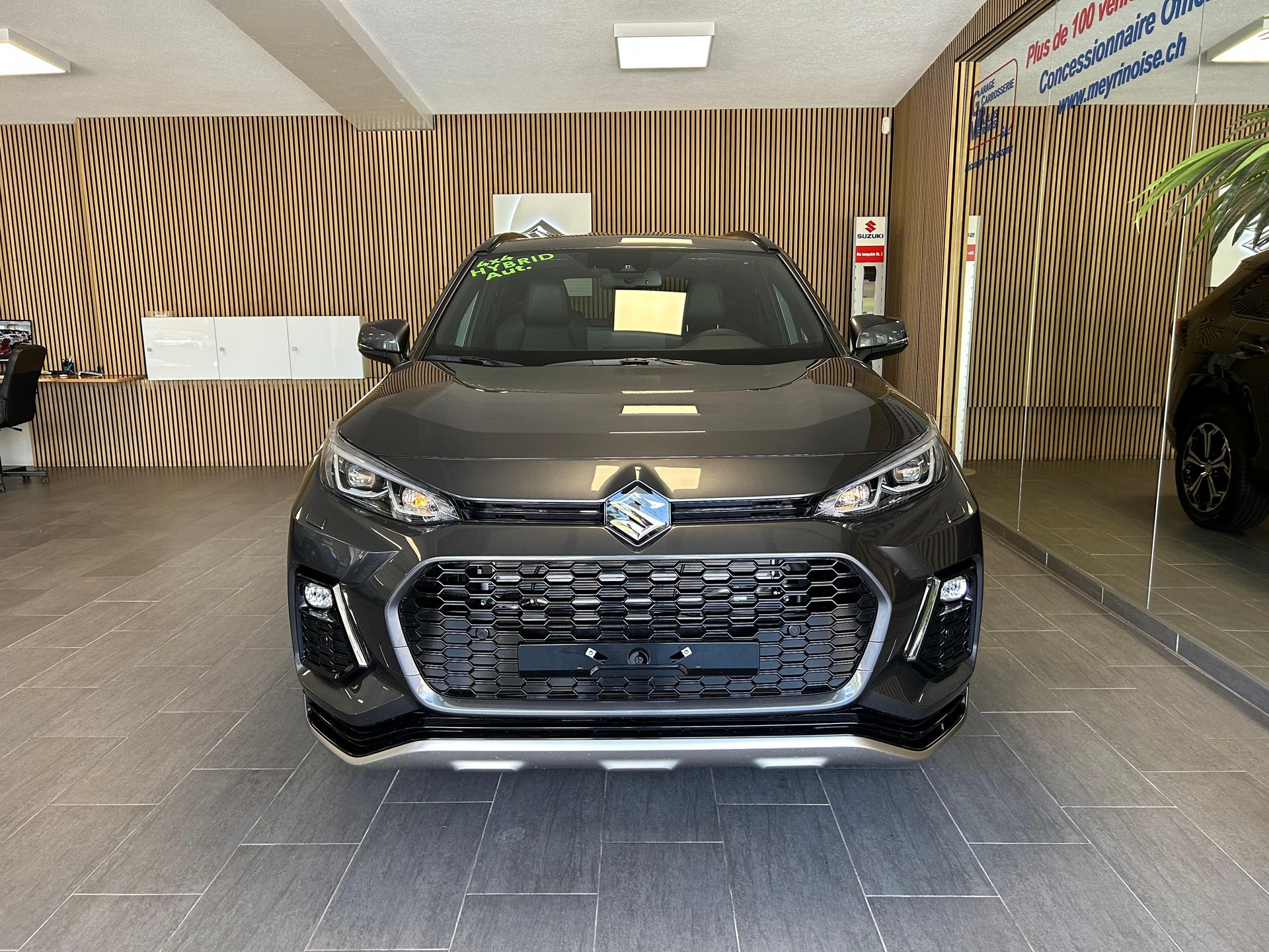 SUZUKI Across 2.5 PHEV Compact Top 4x4-showroom-element-3