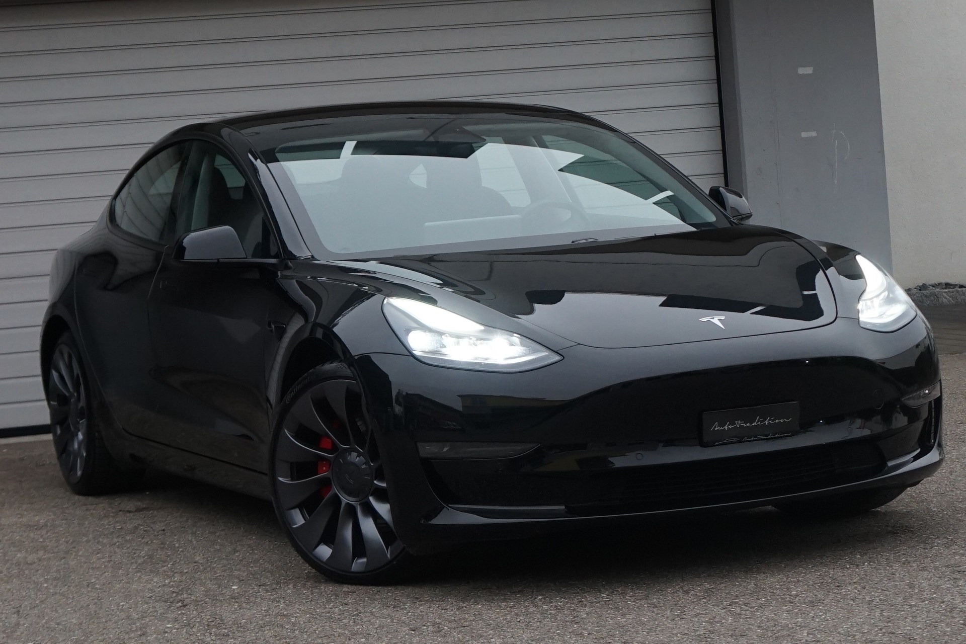 TESLA Model 3 Performance Long Range AWD ** GARANTIE bis 01.2029 **